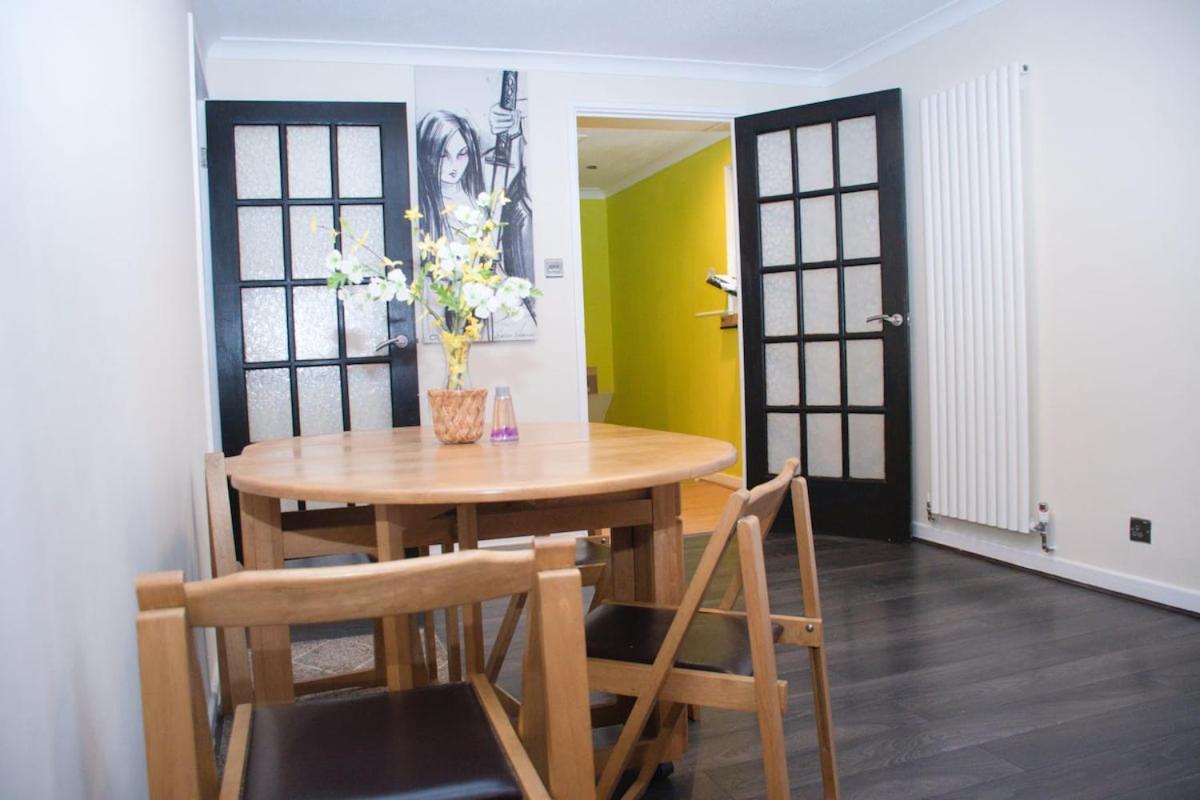 Simlar Luxury Stay, Parking, Wi-Fi, Basketball Court