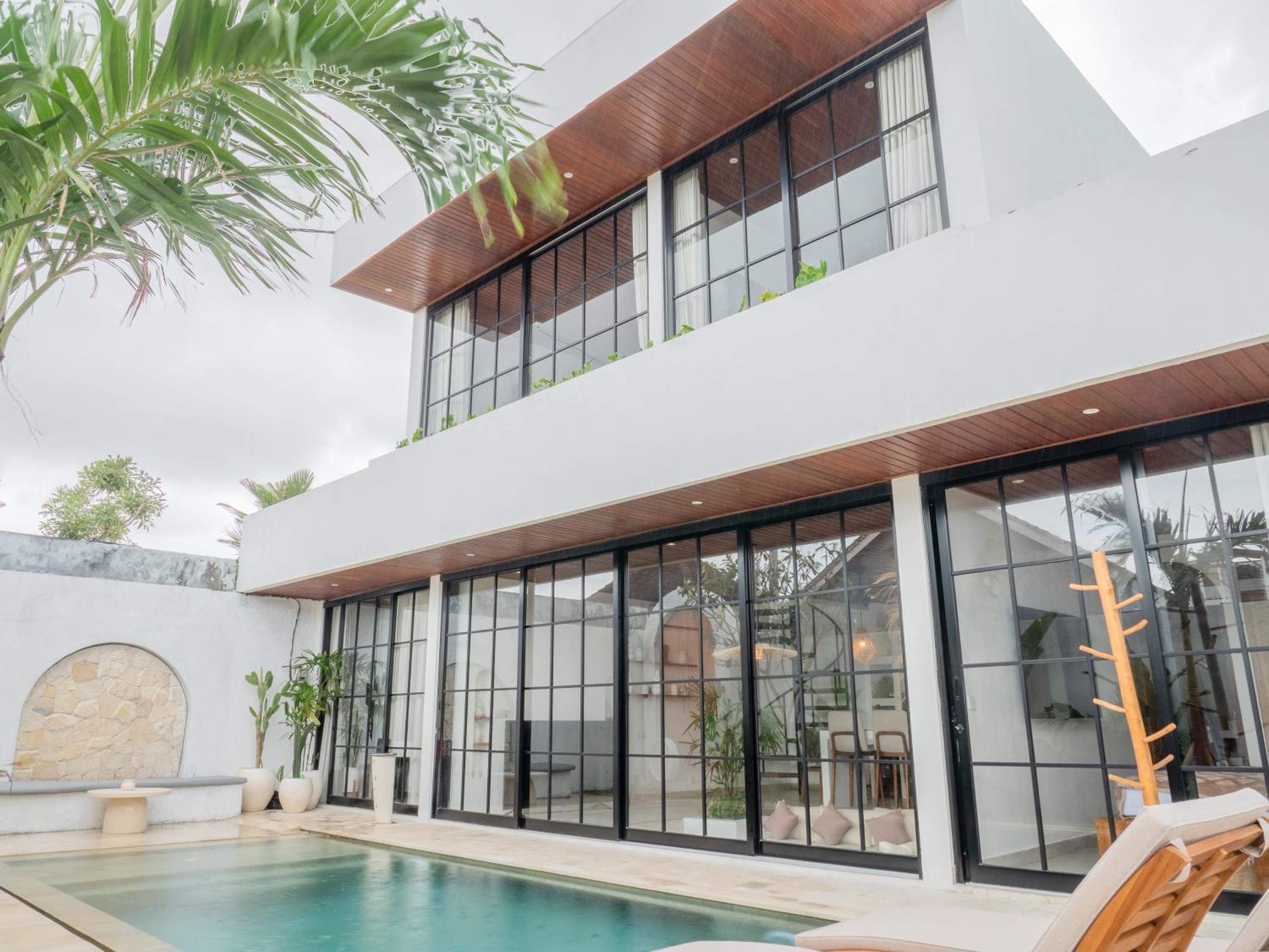 The Ultimate Villa - 8BR in Canggu Cook Included
