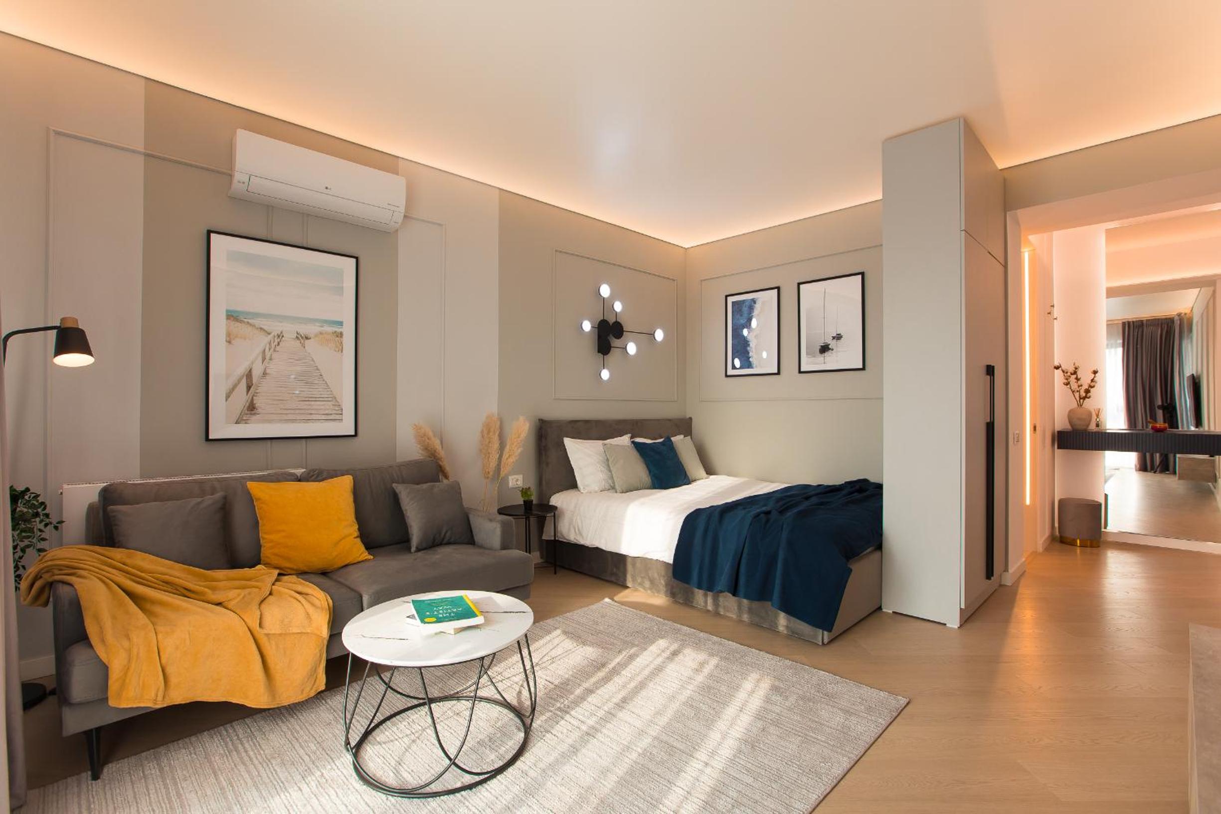 Cortina North - Modern Studio Apartment with Balcony