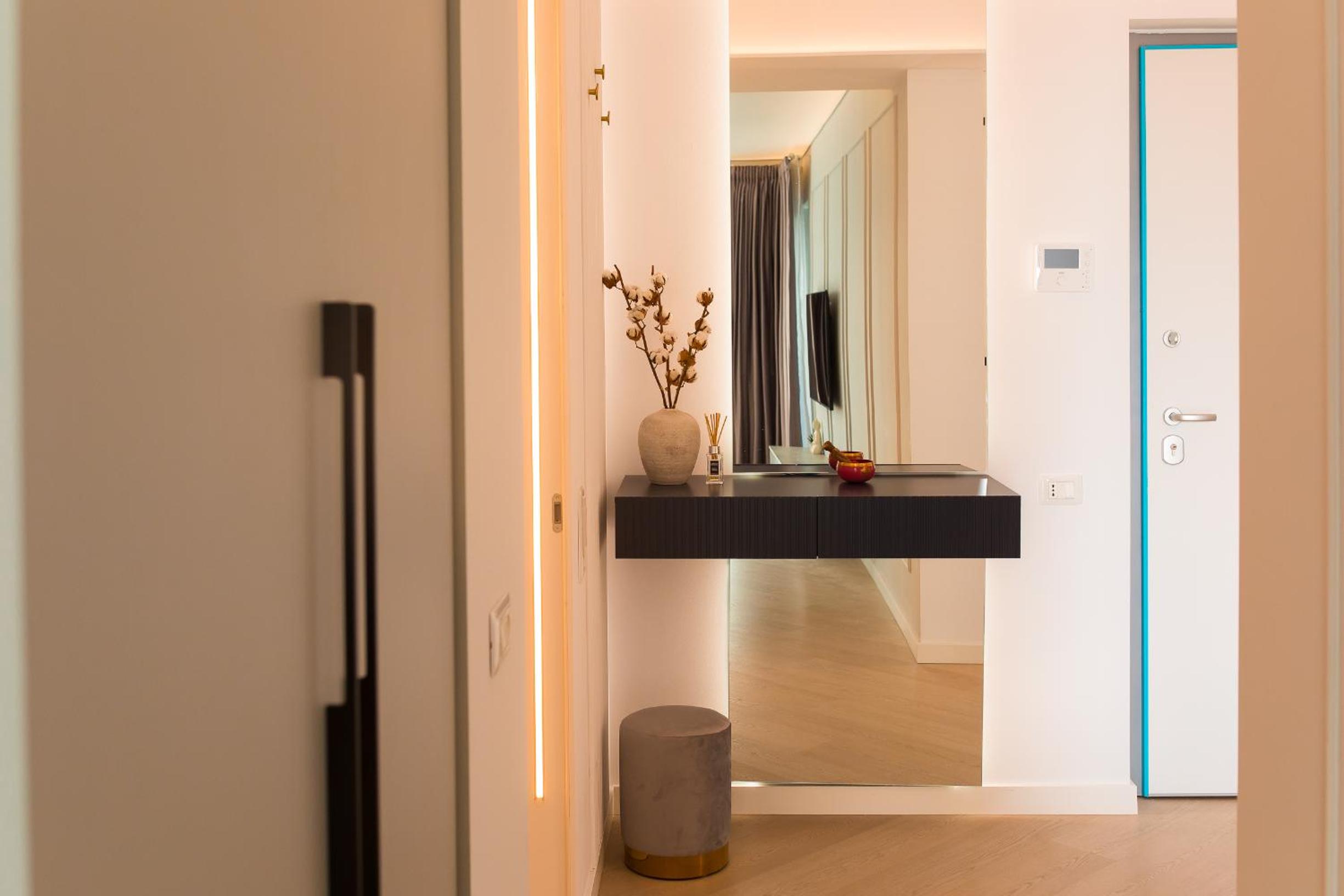 Cortina North - Modern Studio Apartment with Balcony