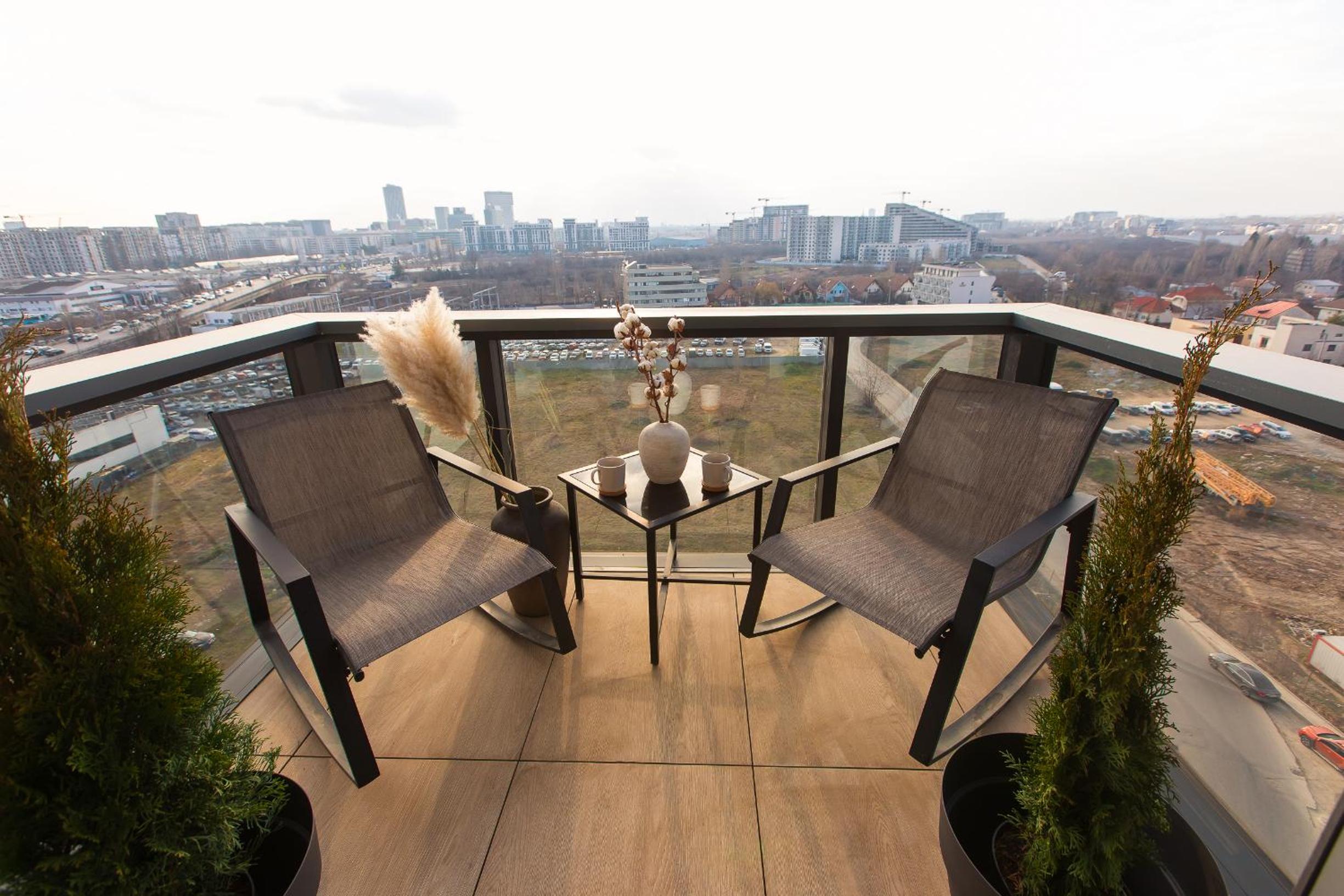 Cortina North - Modern Studio Apartment with Balcony