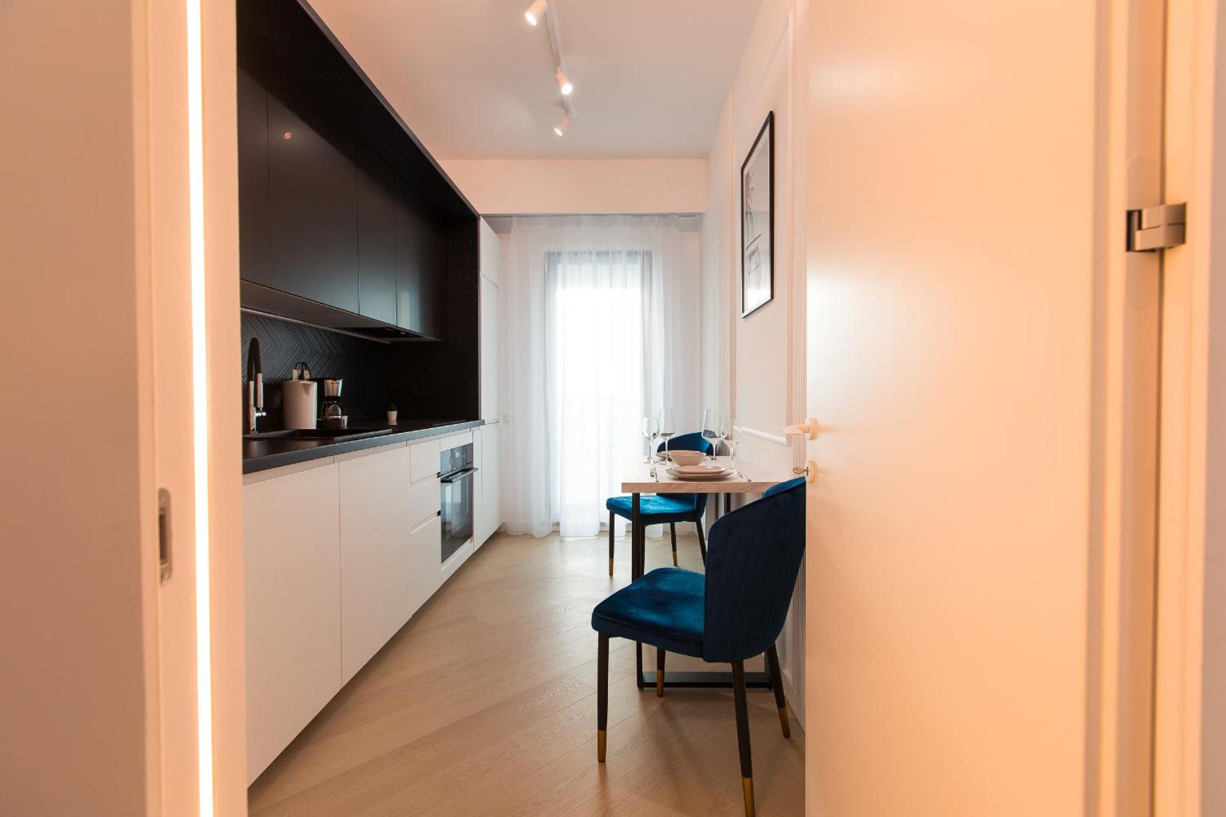 Cortina North - Modern Studio Apartment with Balcony