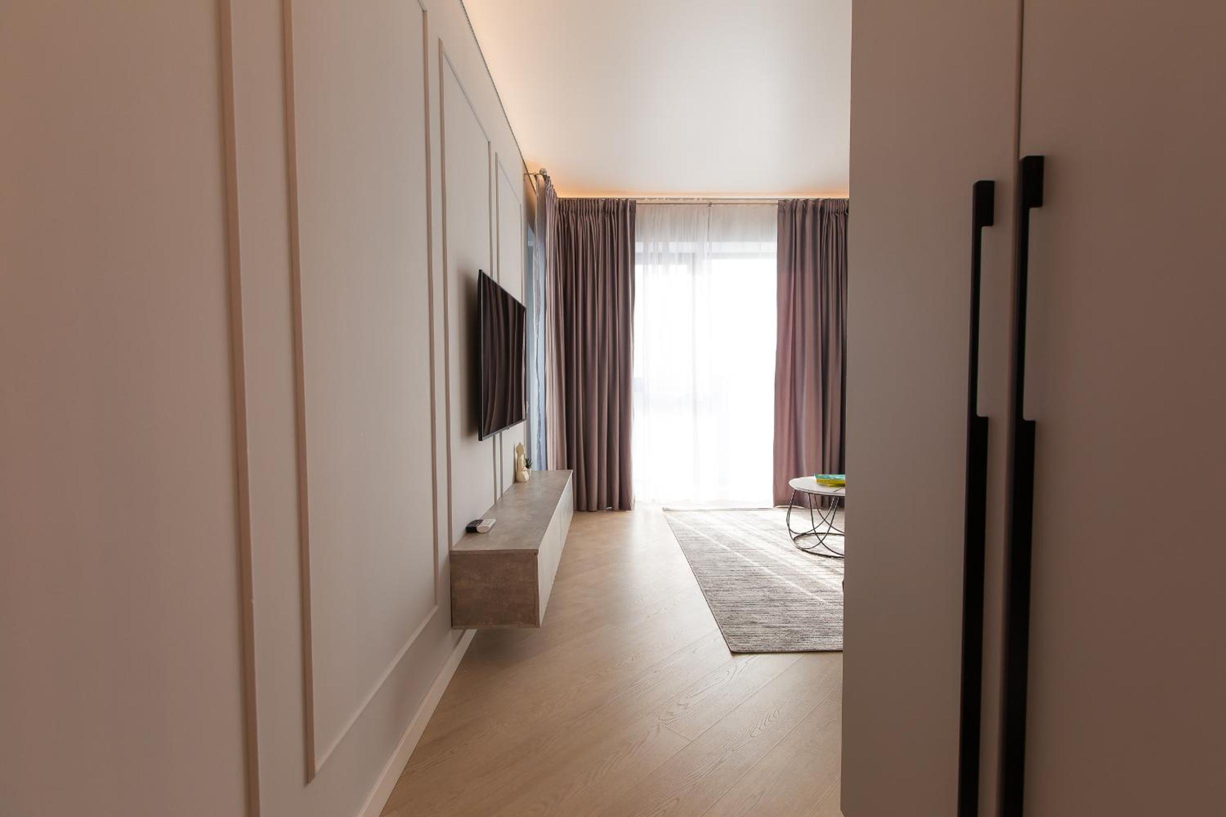 Cortina North - Modern Studio Apartment with Balcony