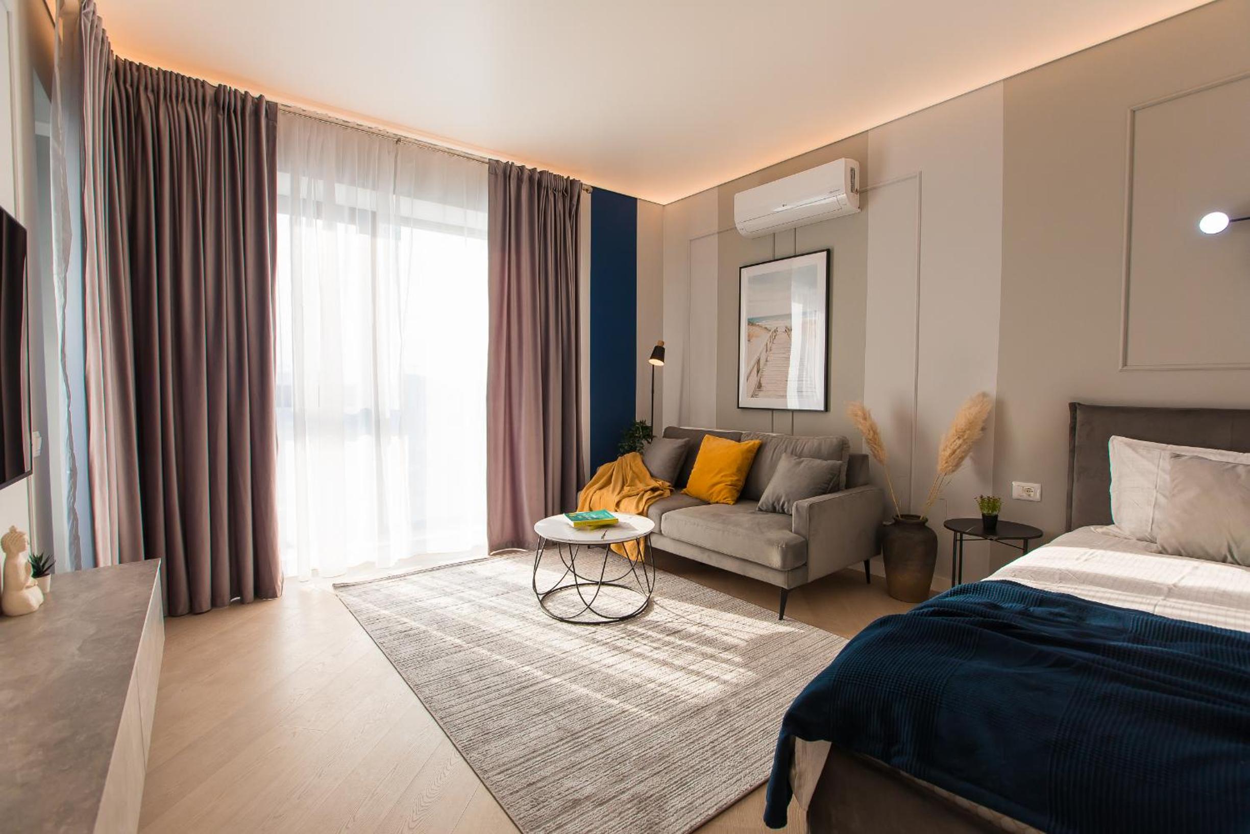 Cortina North - Modern Studio Apartment with Balcony