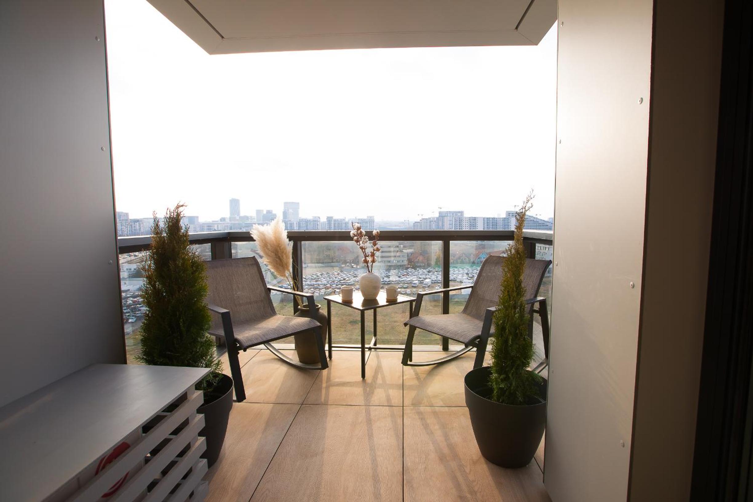 Cortina North - Modern Studio Apartment with Balcony