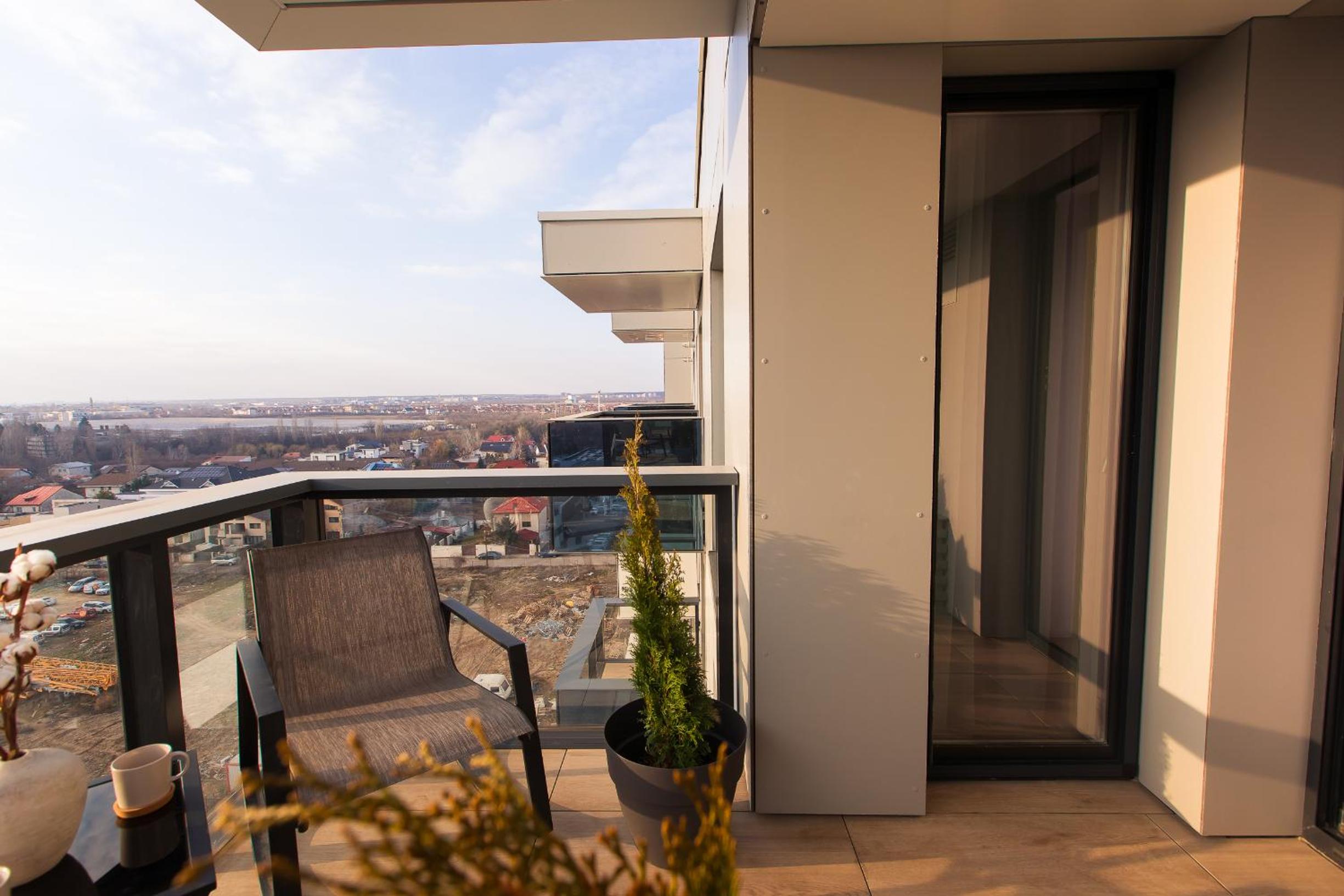 Cortina North - Modern Studio Apartment with Balcony
