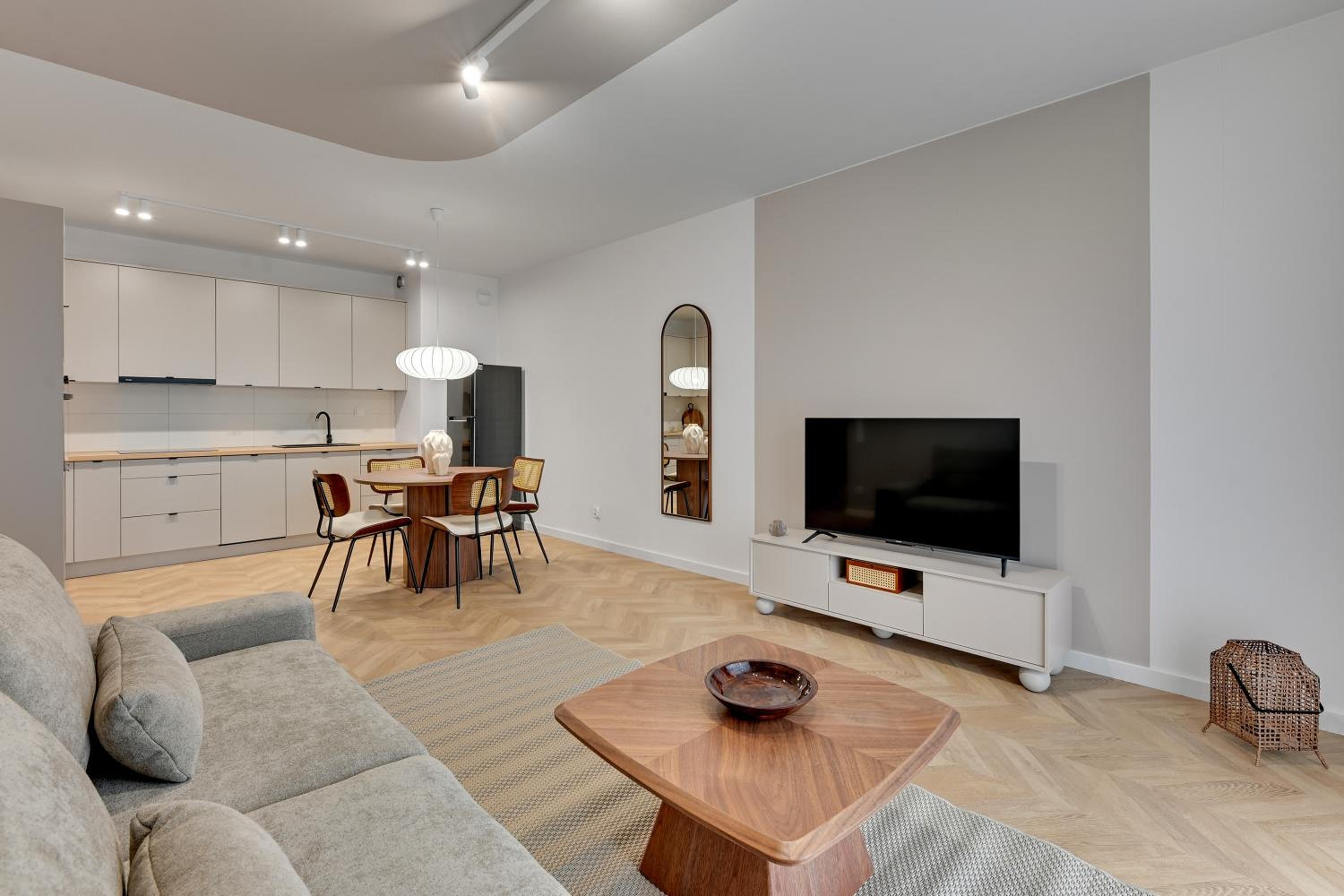 Żurawie - Food Hall, Parking & Stocznia by Downtown Apartments