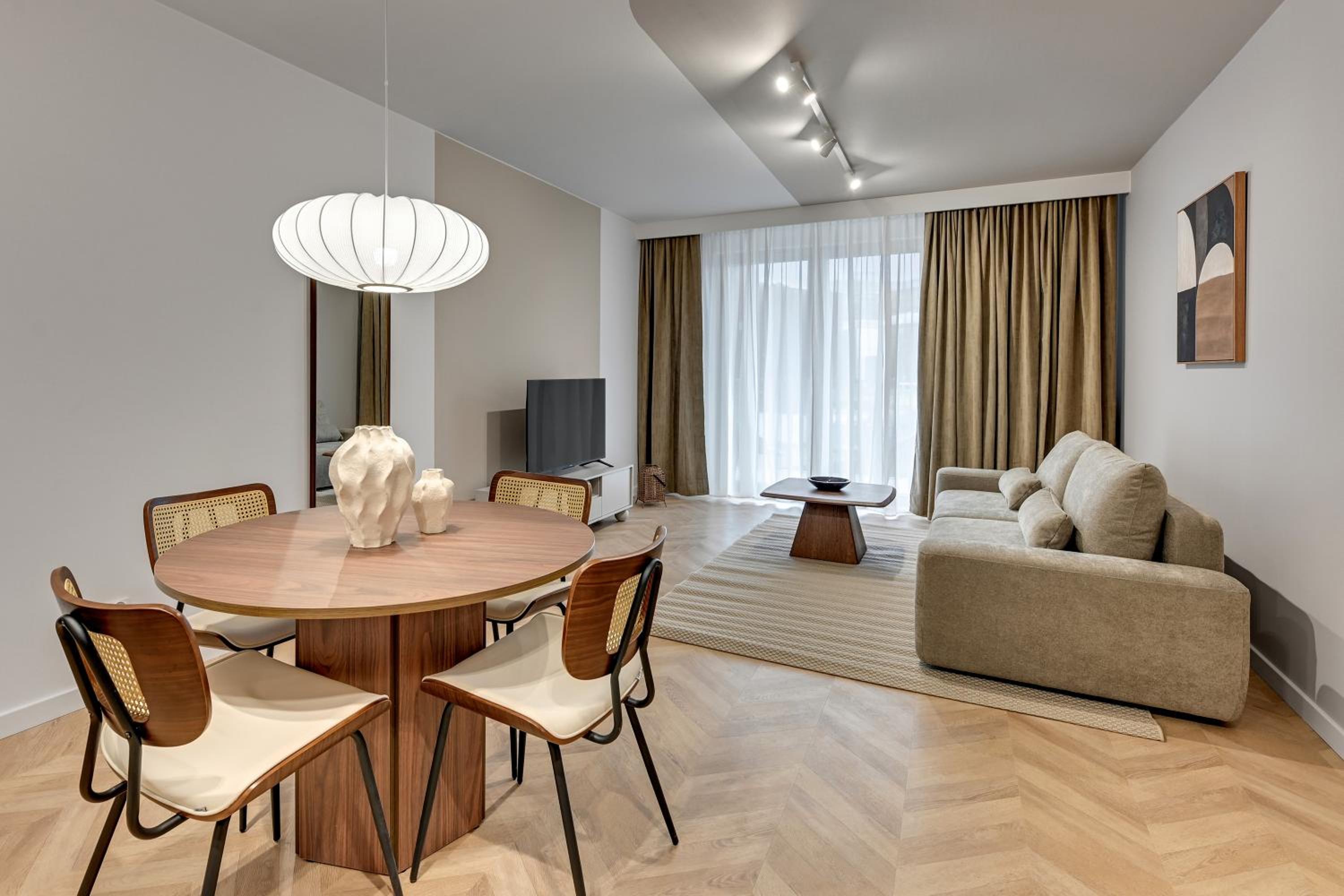 Żurawie - Food Hall, Parking & Stocznia by Downtown Apartments