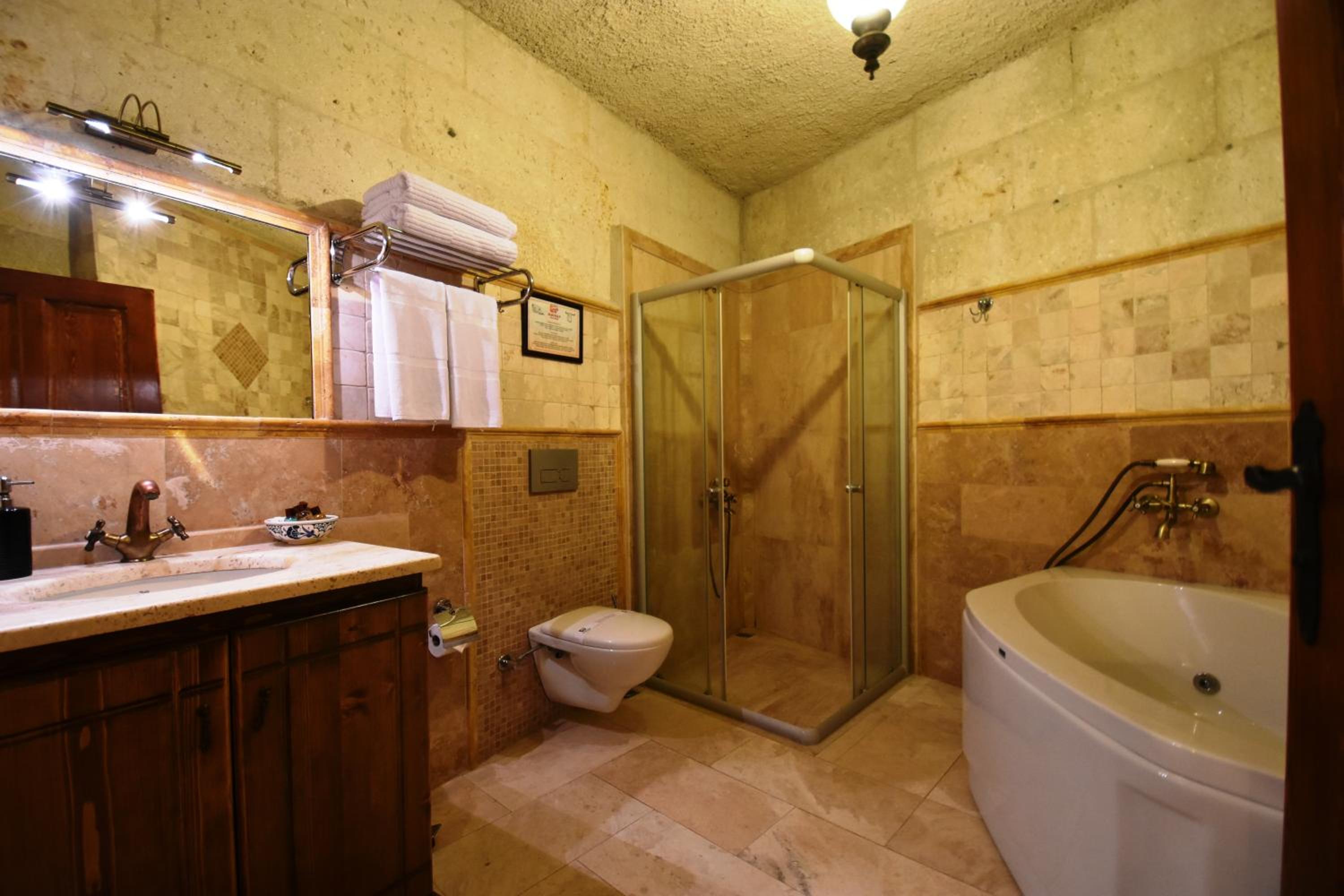 Harman Cave Hotel - Image 35
