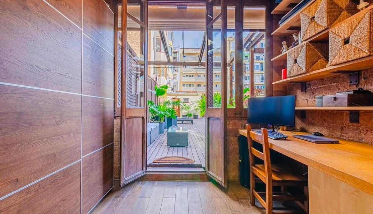 Unique central home with large terrace & pool