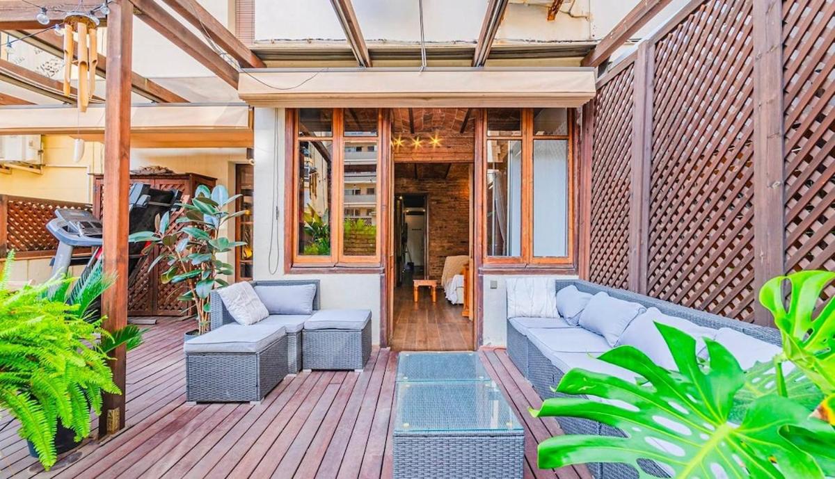 Unique central home with large terrace & pool