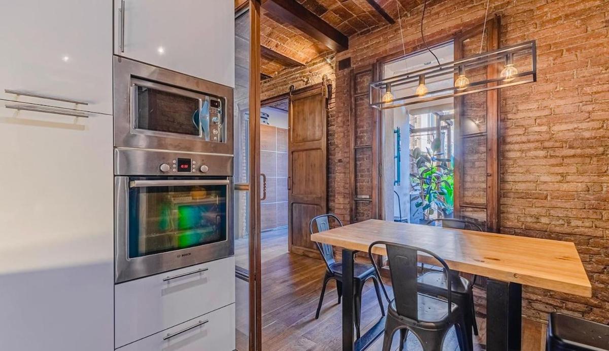 Unique central home with large terrace & pool