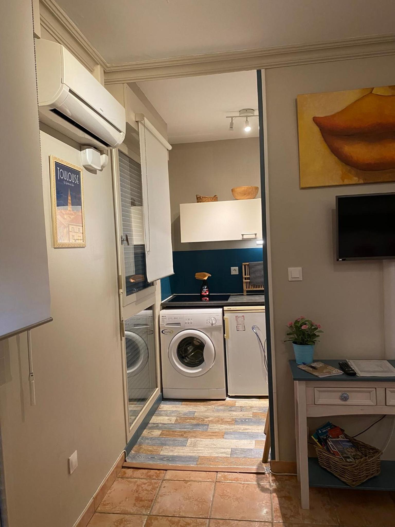 Meublé classé Carmes , entrée autonome, wifi, climatisé, petit parking privé