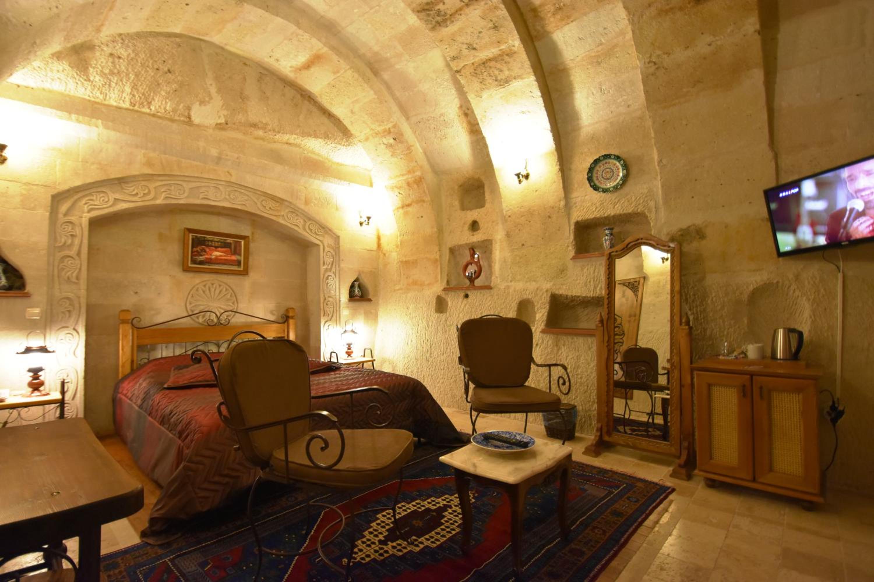 Harman Cave Hotel - Image 37