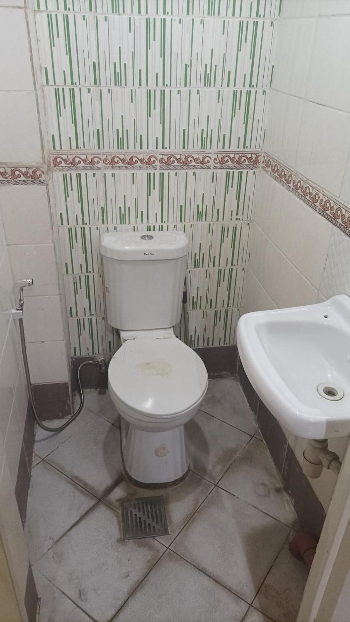 Spacious 3-Floor 6-BR Home, Pool, BBQ, KTV, WIFI