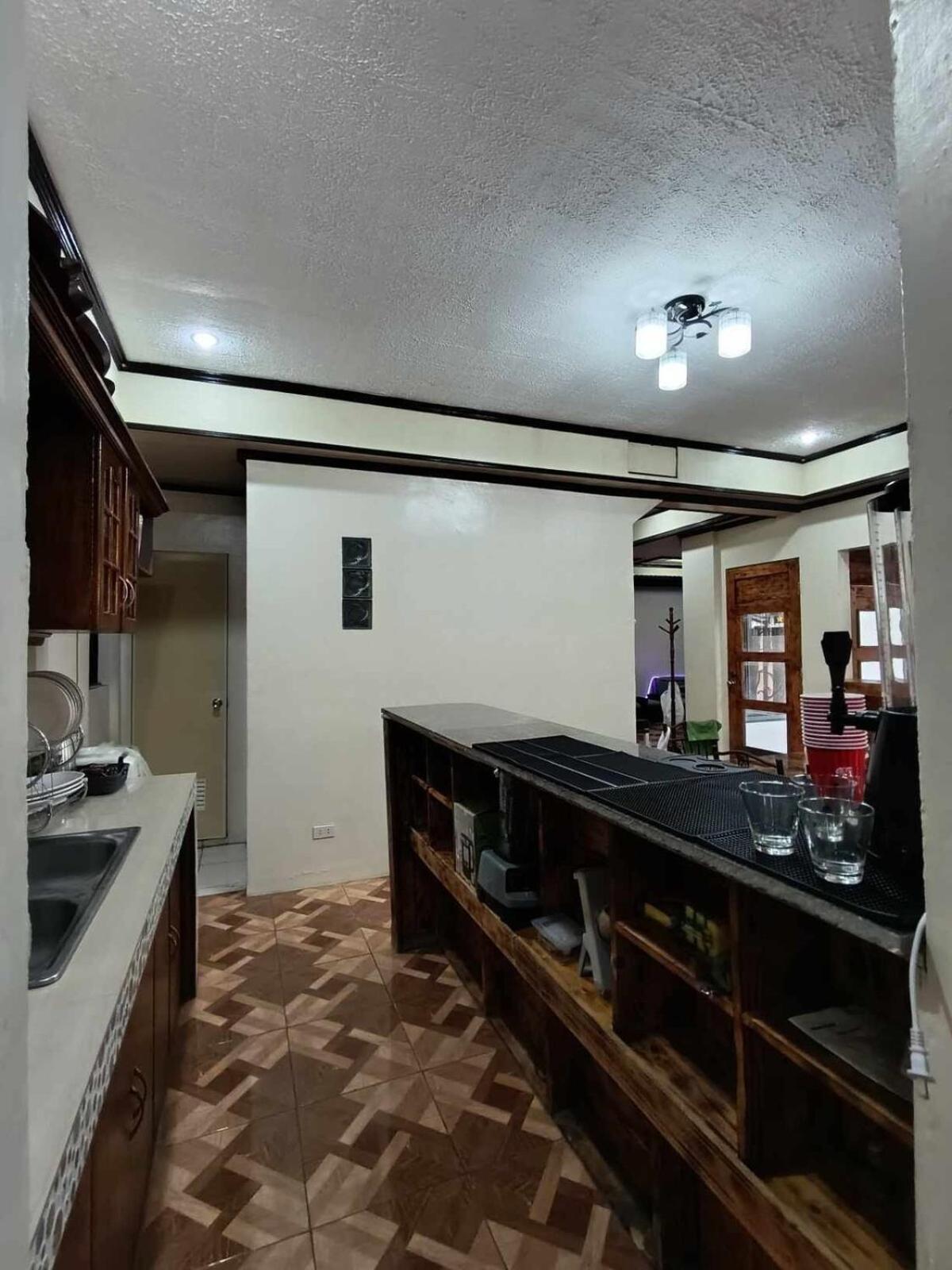 Spacious 3-Floor 6-BR Home, Pool, BBQ, KTV, WIFI