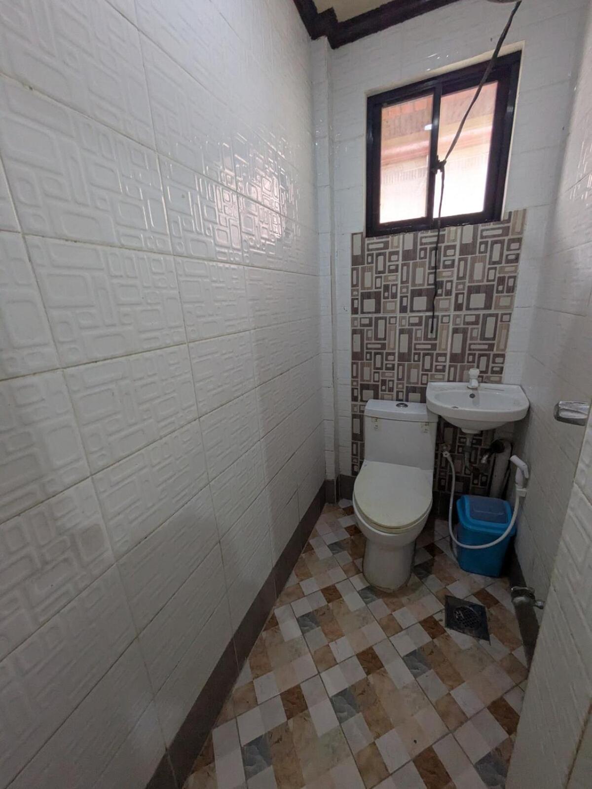 Spacious 3-Floor 6-BR Home, Pool, BBQ, KTV, WIFI