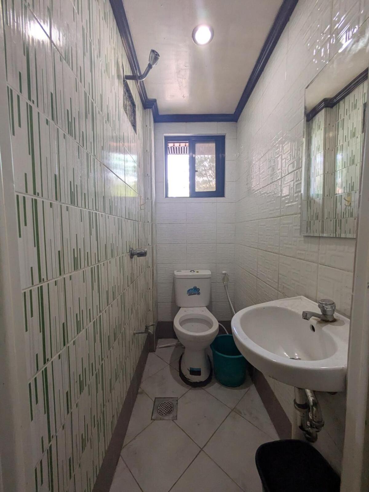 Spacious 3-Floor 6-BR Home, Pool, BBQ, KTV, WIFI