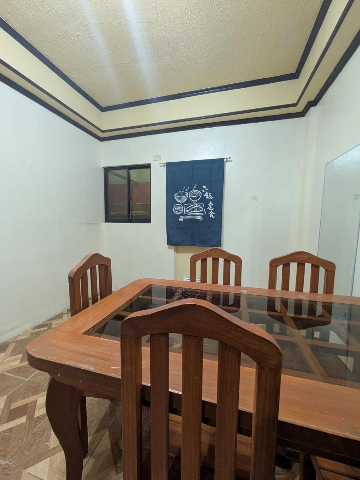 Spacious 3-Floor 6-BR Home, Pool, BBQ, KTV, WIFI