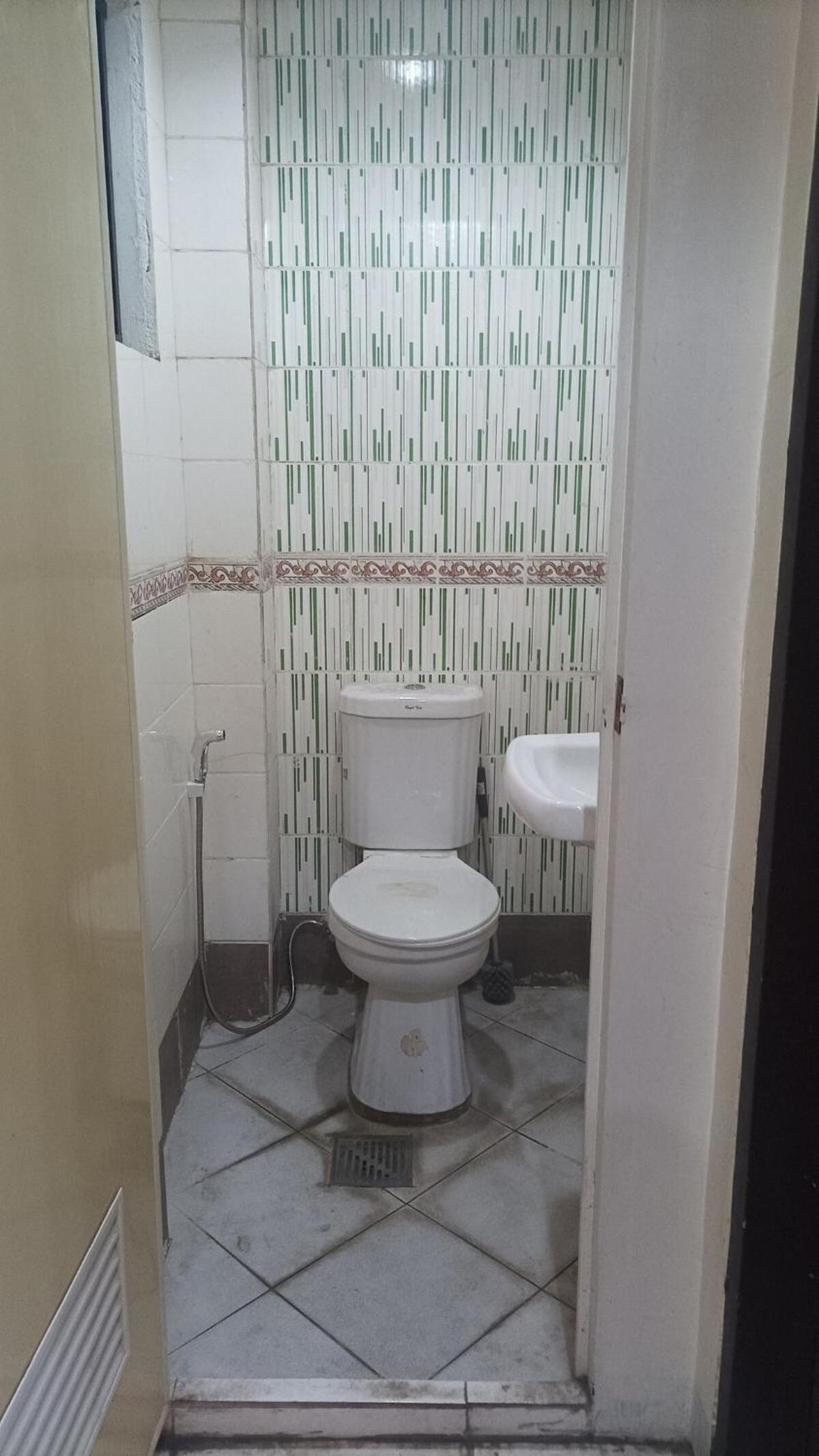 Spacious 3-Floor 6-BR Home, Pool, BBQ, KTV, WIFI