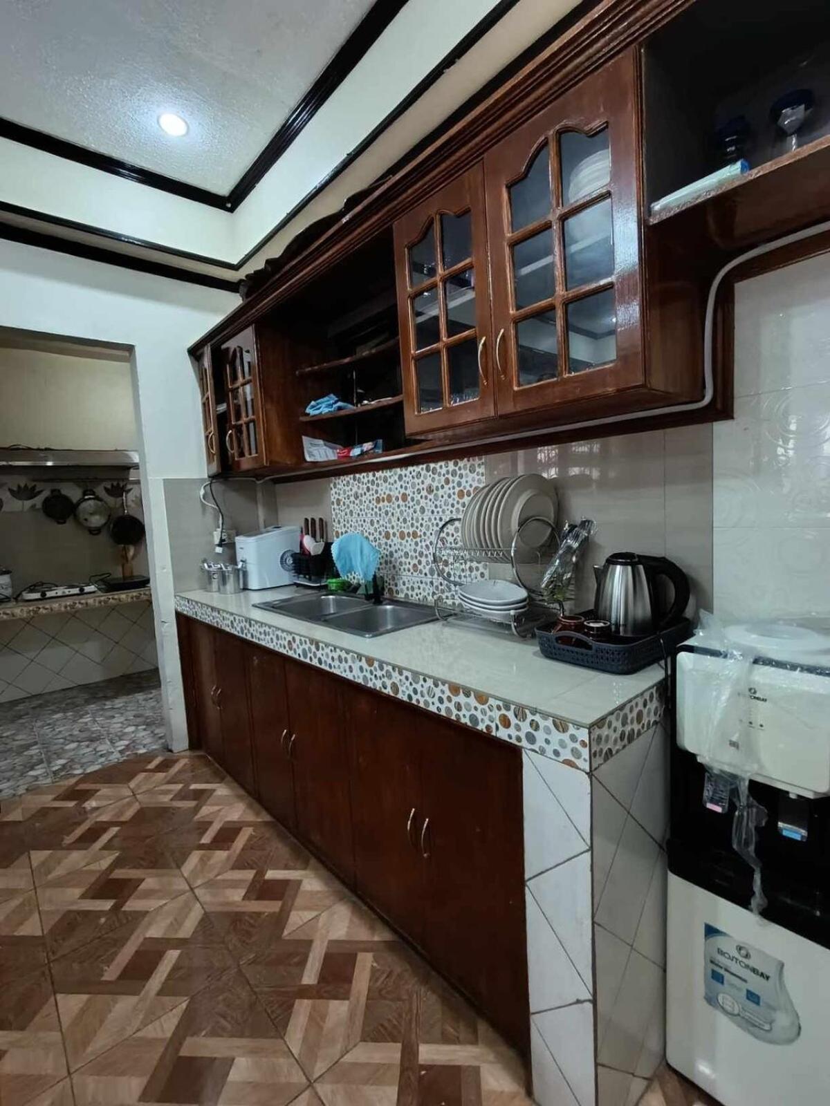 Spacious 3-Floor 6-BR Home, Pool, BBQ, KTV, WIFI
