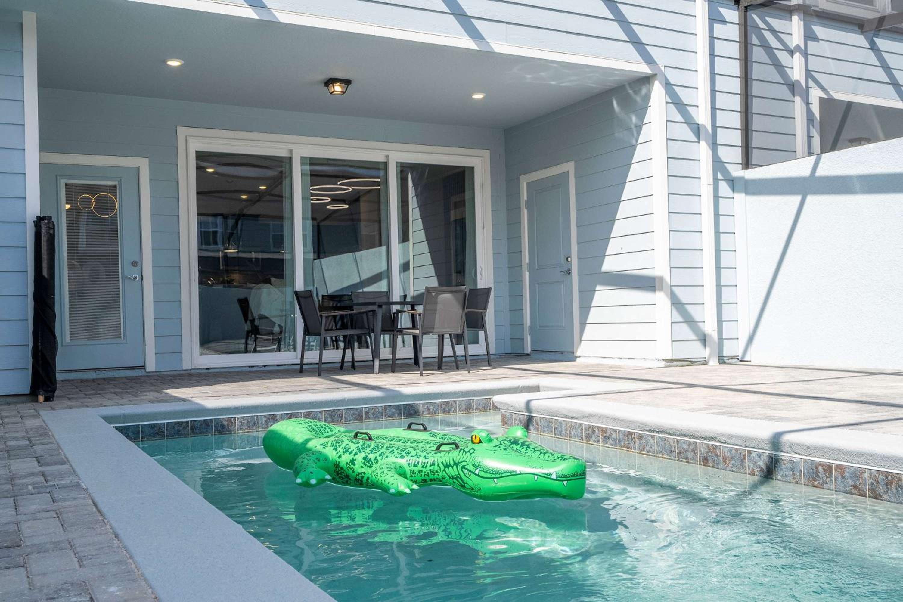 Luxury Private Pool & Themed Rooms Close to Disney 1282