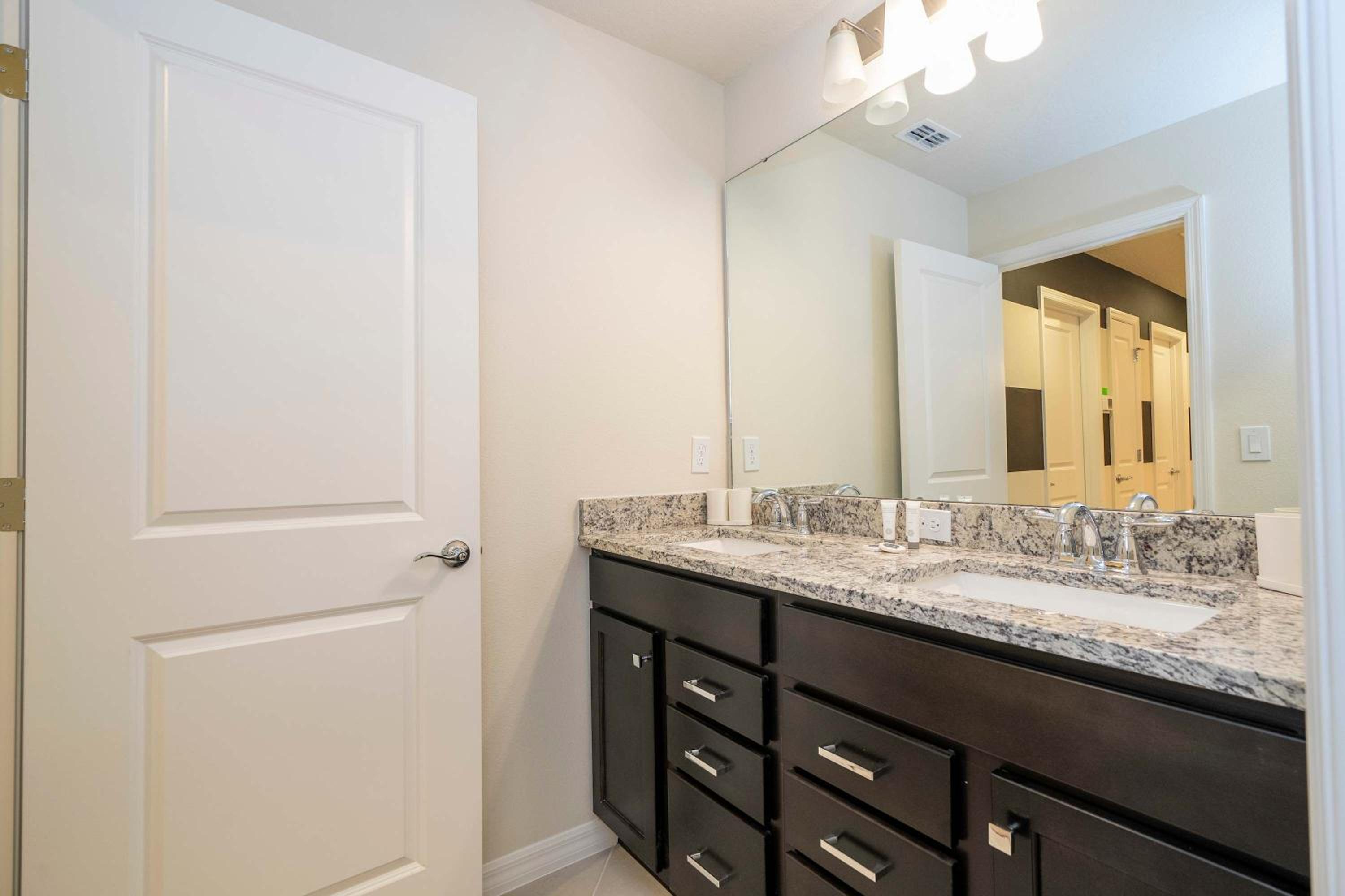 Luxury Private Pool & Themed Rooms Close to Disney 1282