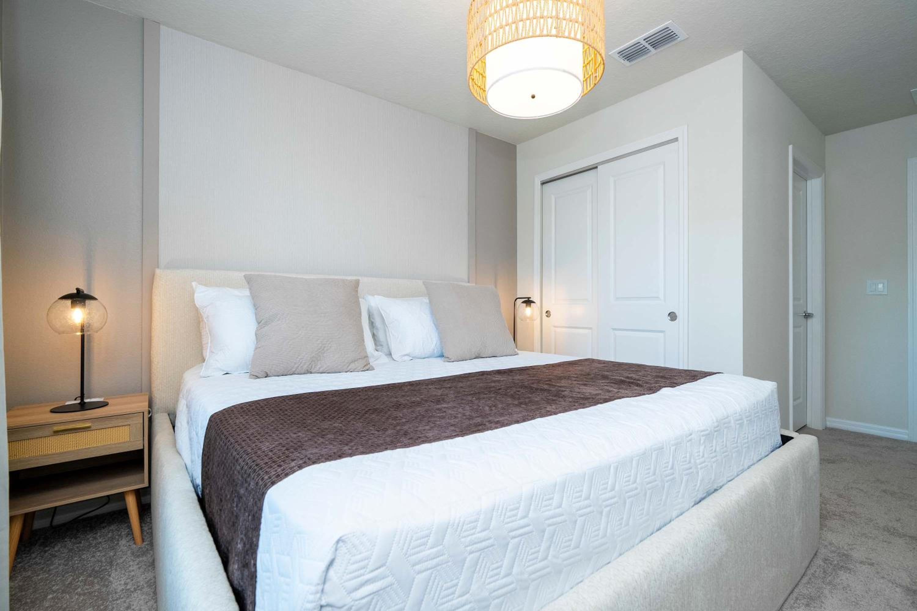 Luxury Private Pool & Themed Rooms Close to Disney 1282