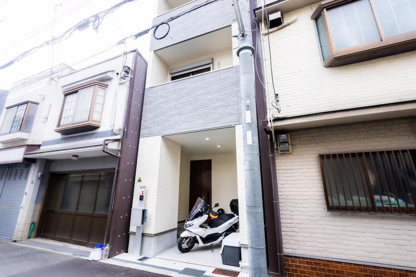 White Hotel Tsuruhashi