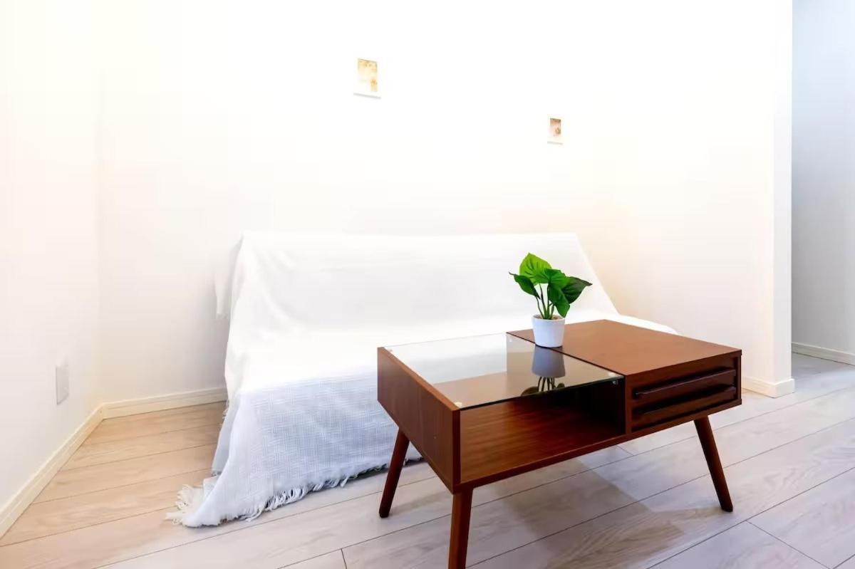 White Hotel Tsuruhashi