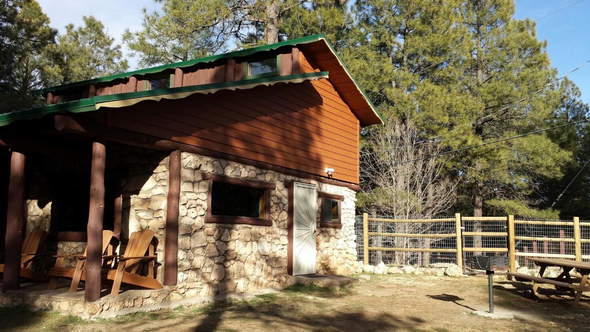 Arizona Mountain Inn & Cabins