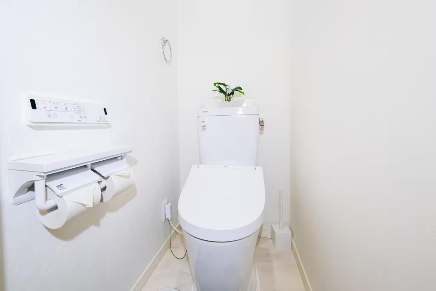 White Hotel Tsuruhashi