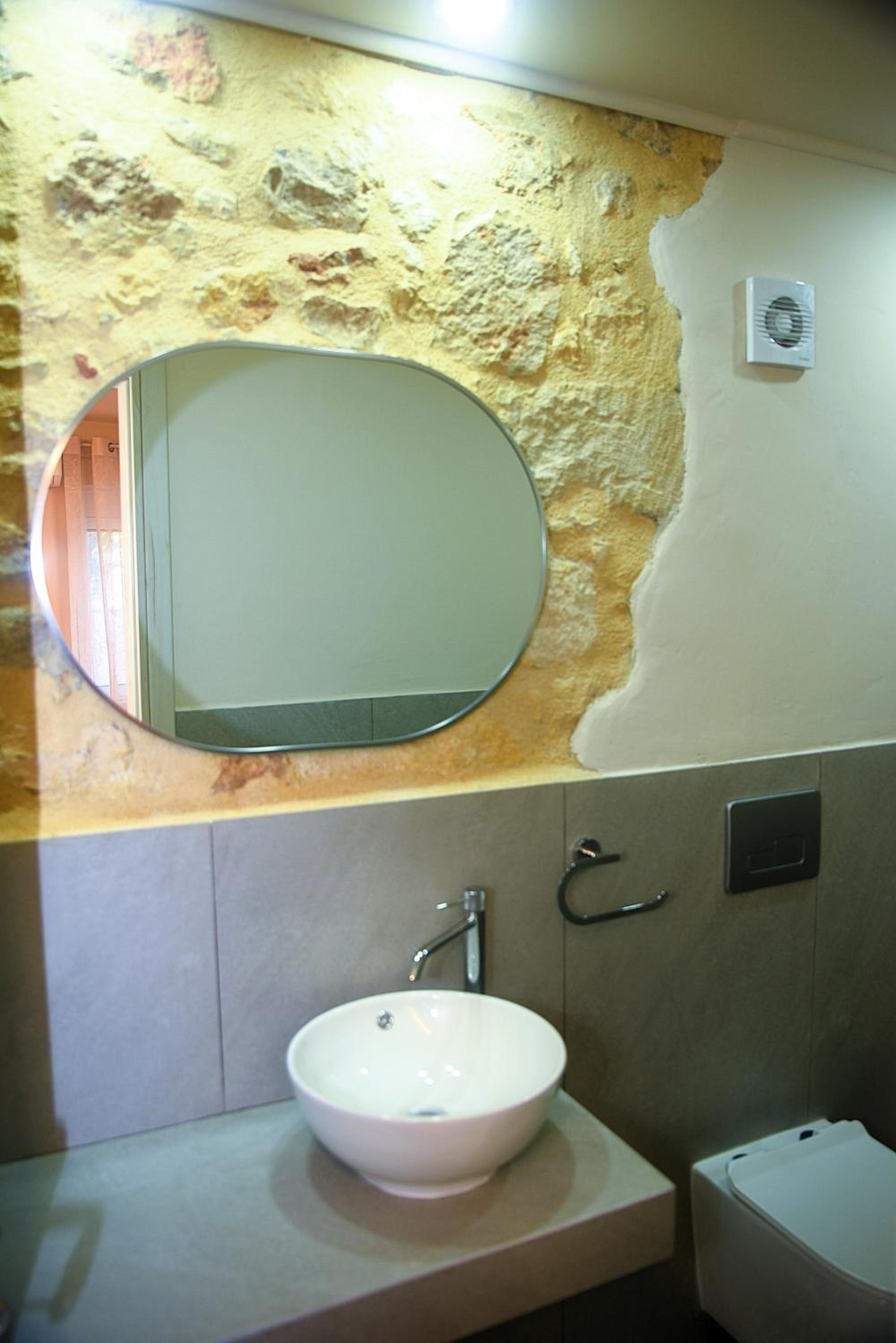 Filoxenia Private 2BR Stone House Patio & Parking
