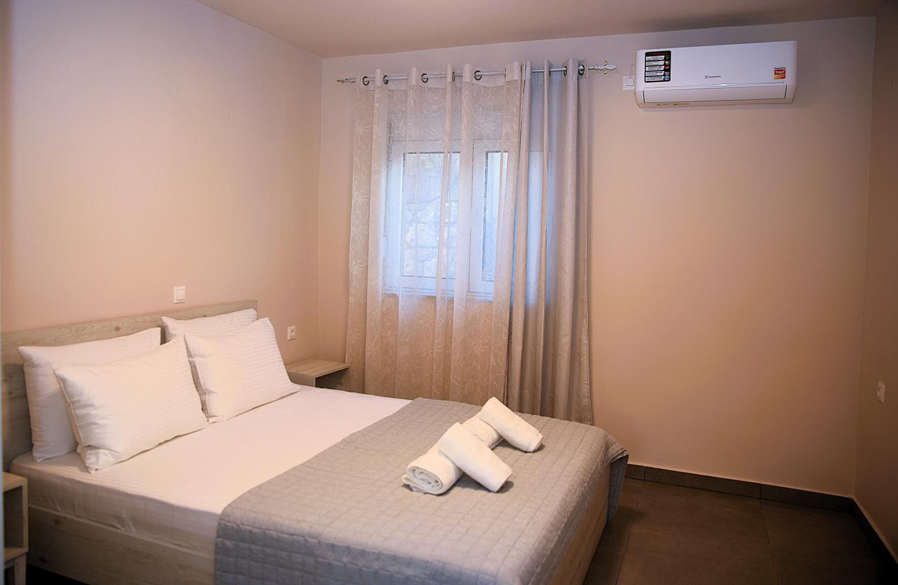 Filoxenia Private 2BR Stone House Patio & Parking