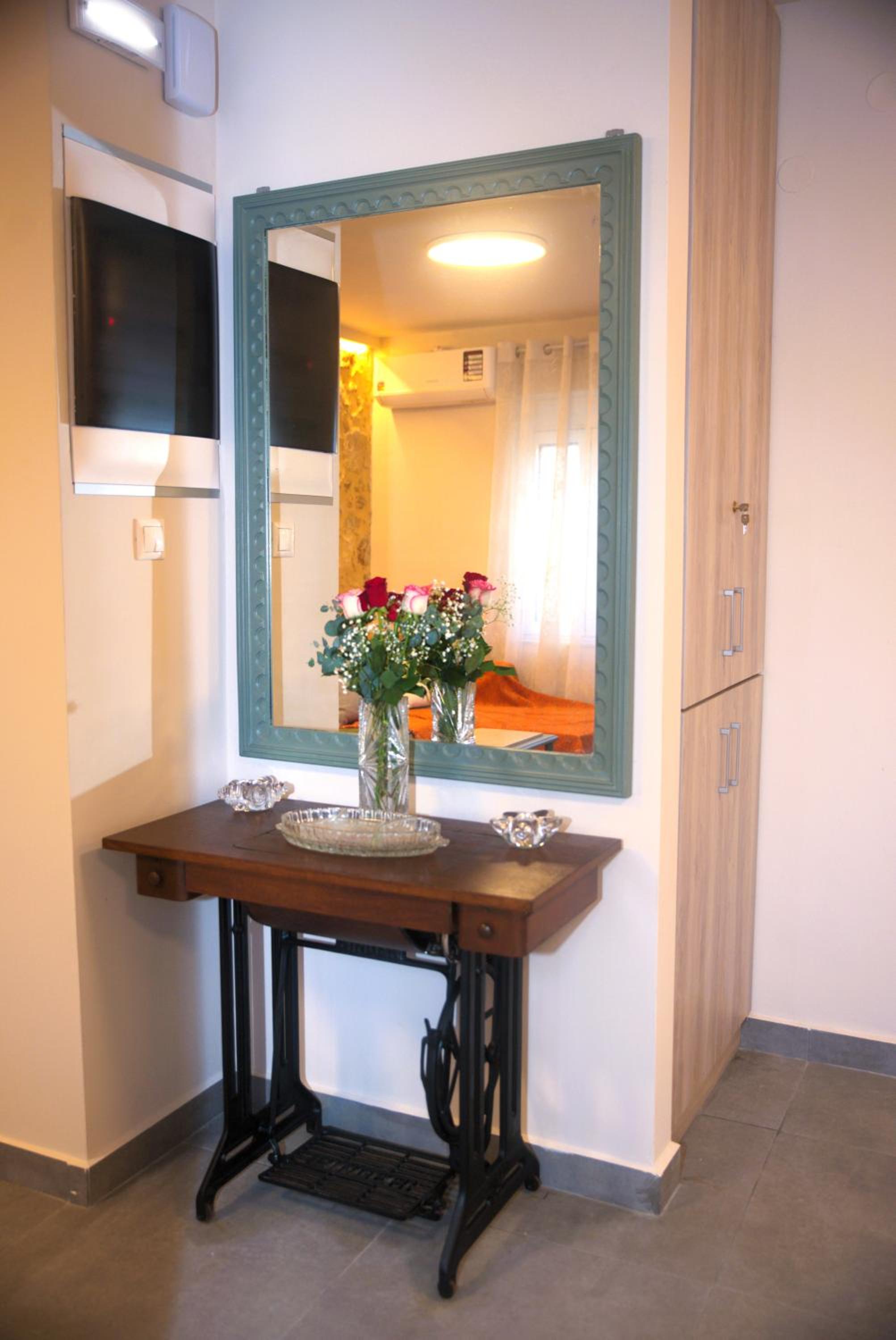 Filoxenia Private 2BR Stone House Patio & Parking