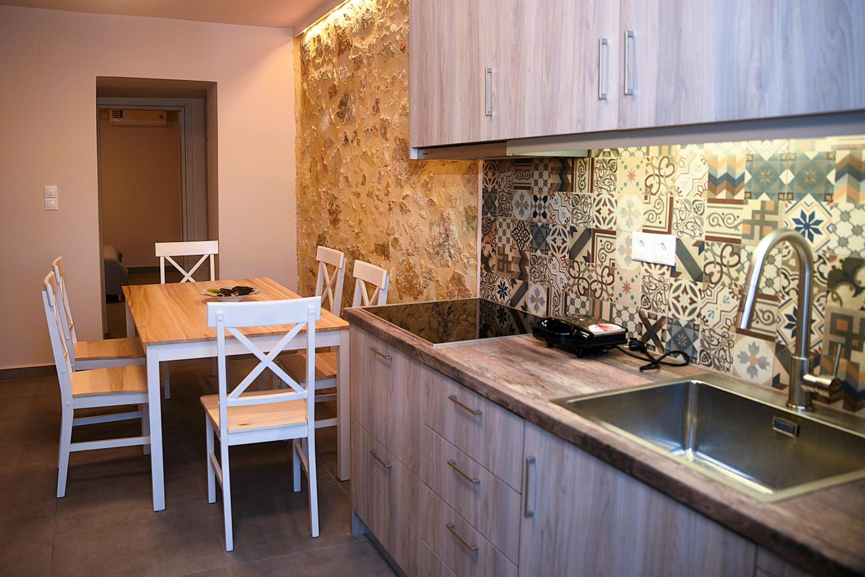 Filoxenia Private 2BR Stone House Patio & Parking
