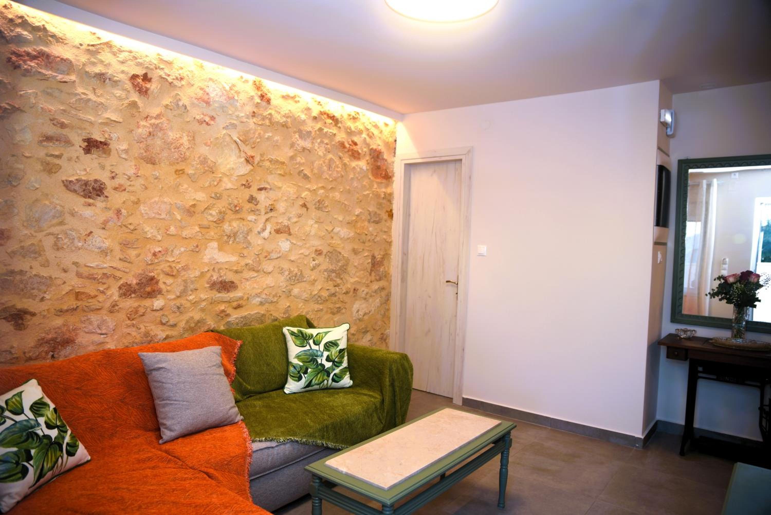 Filoxenia Private 2BR Stone House Patio & Parking