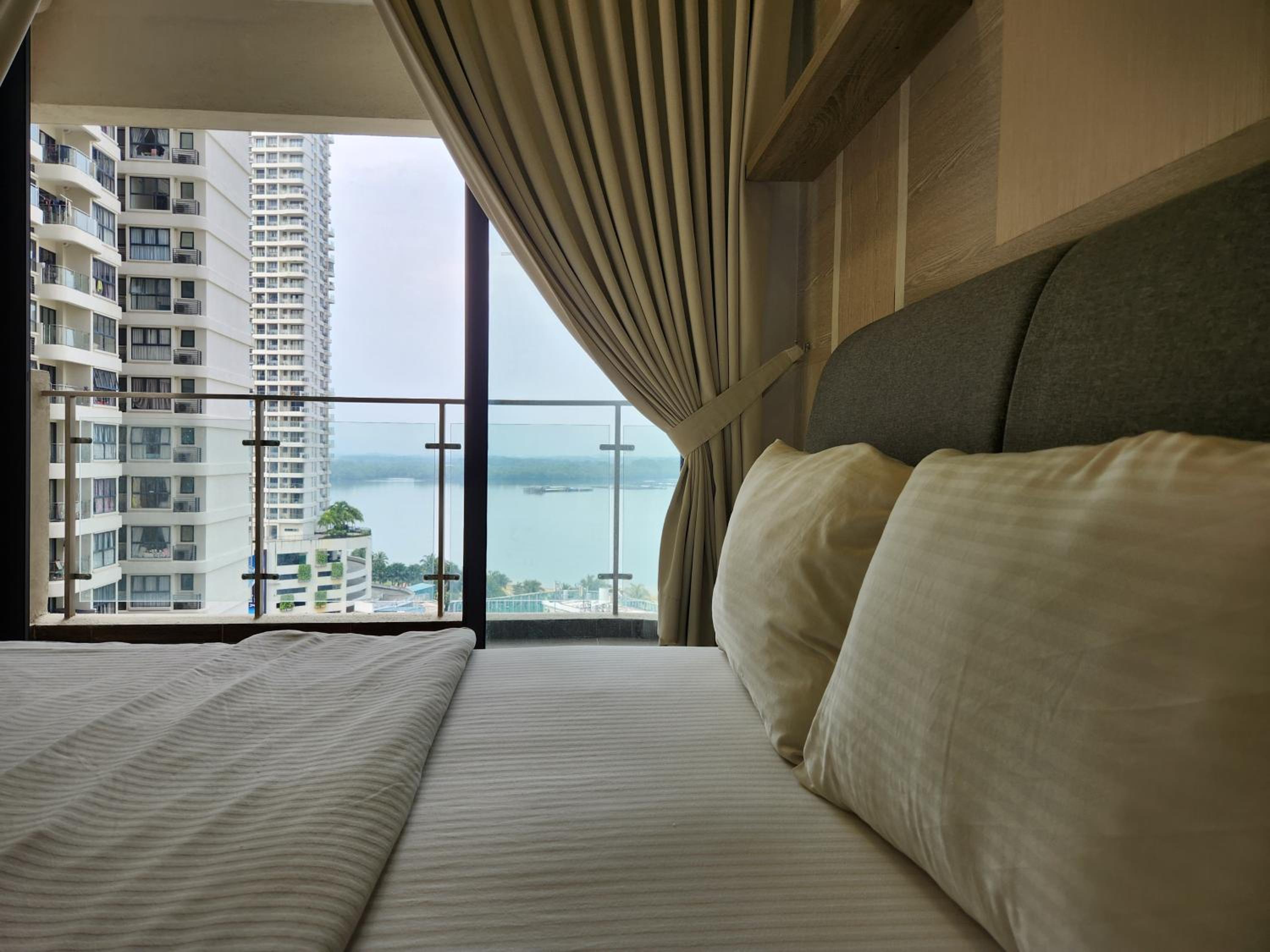 Country Garden Danga Bay By Widebed JB