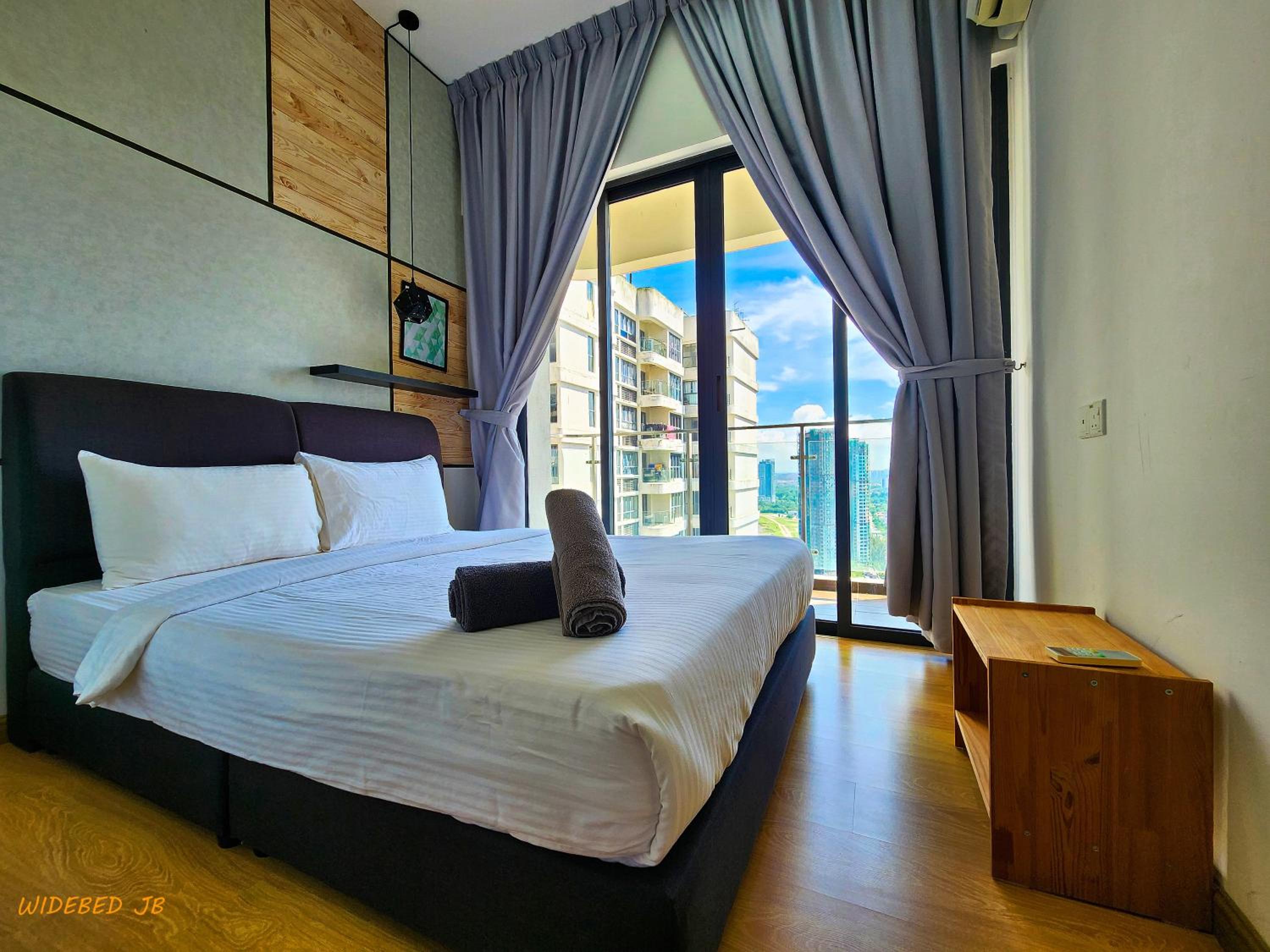 Country Garden Danga Bay By Widebed JB