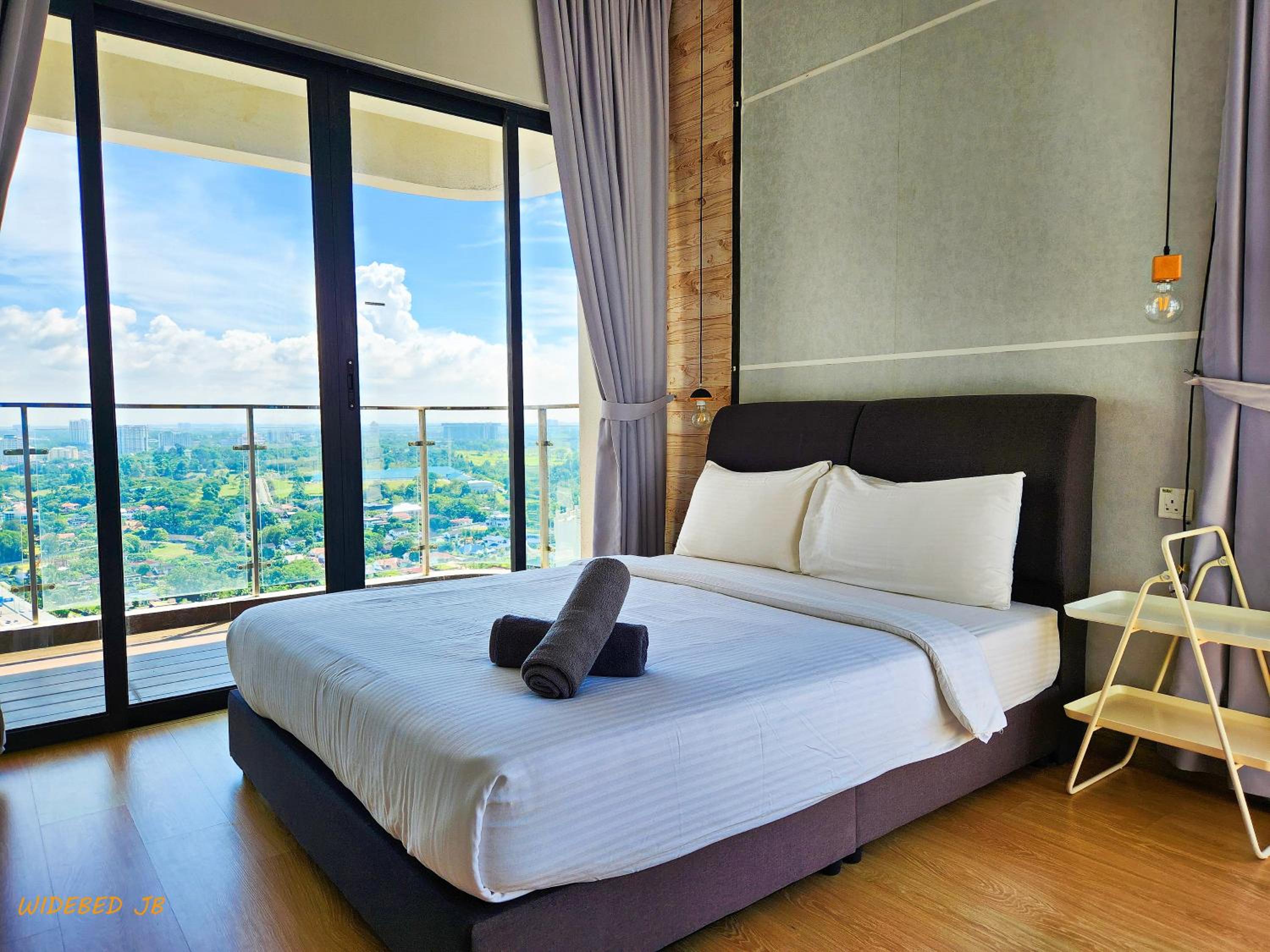 Country Garden Danga Bay By Widebed JB