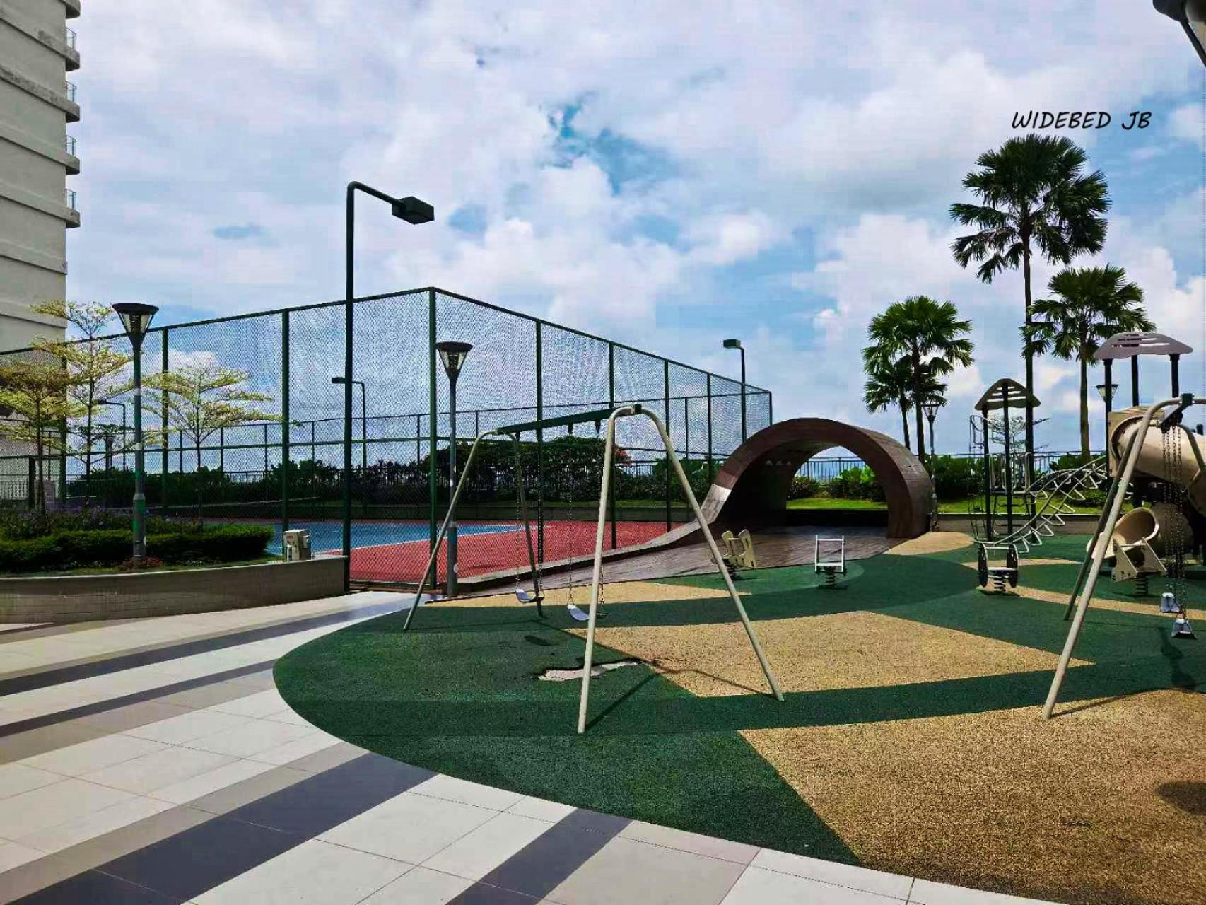 Country Garden Danga Bay By Widebed JB