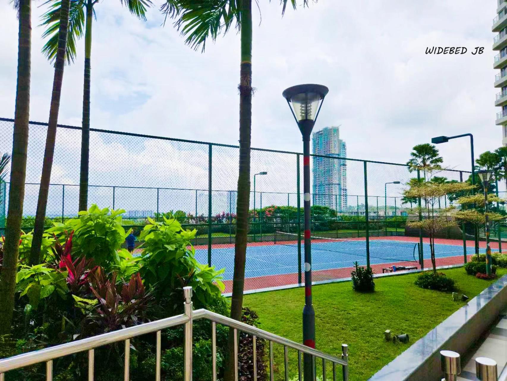 Country Garden Danga Bay By Widebed JB