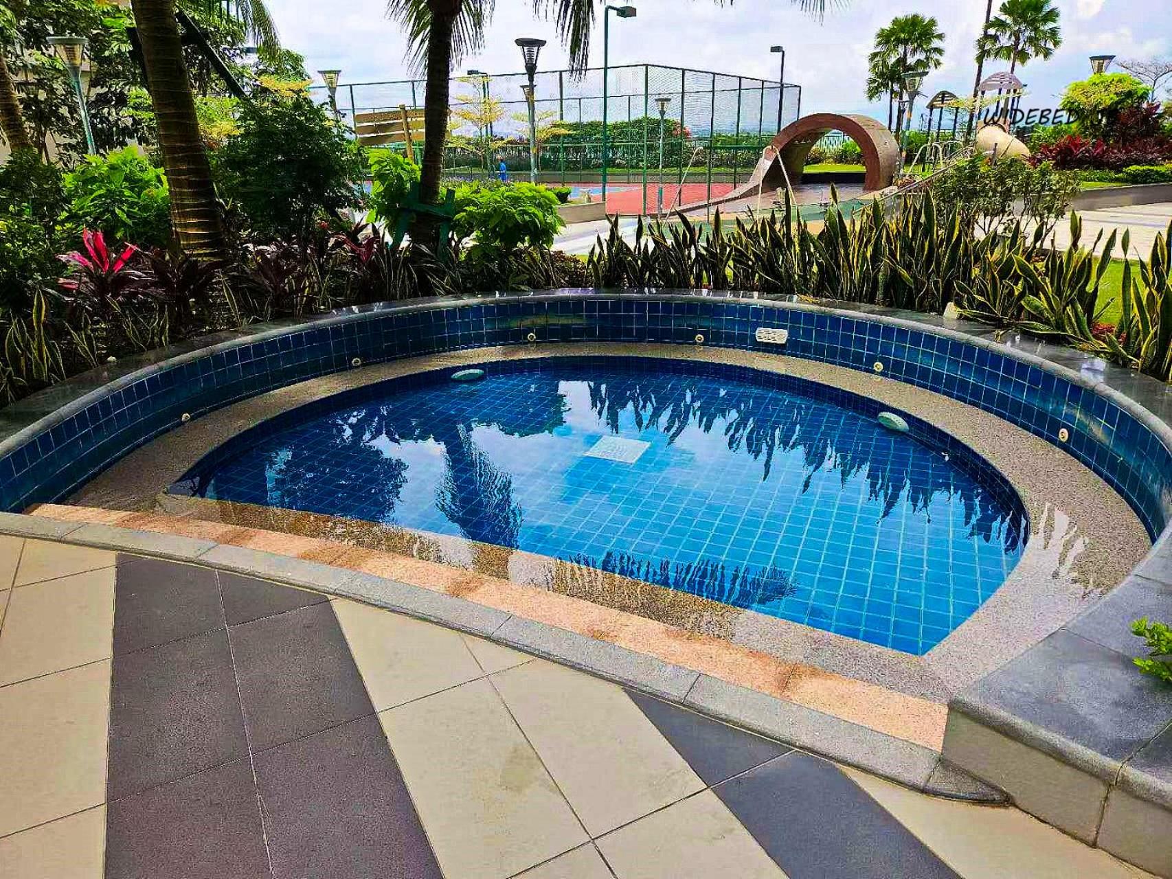 Country Garden Danga Bay By Widebed JB