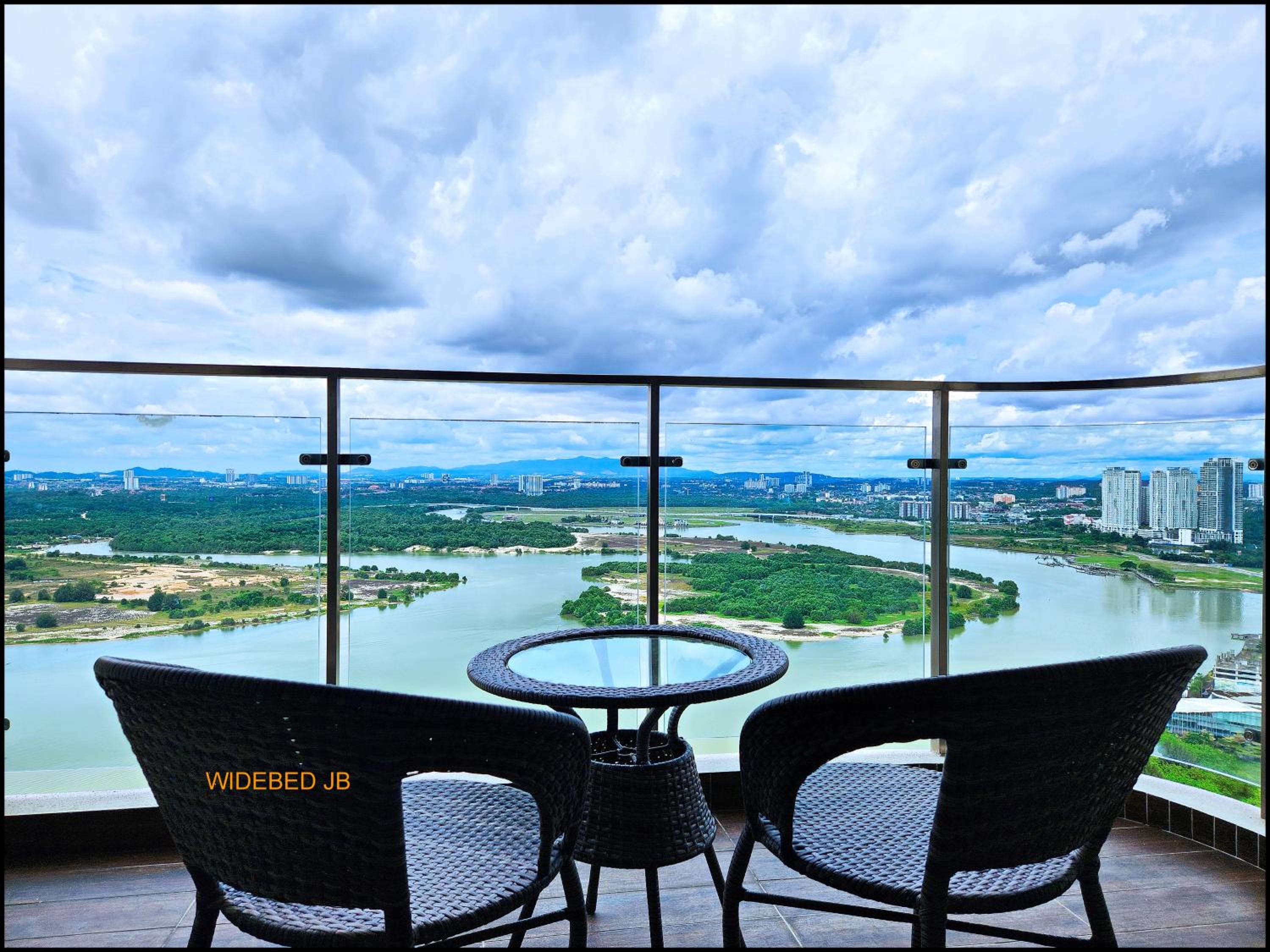 Country Garden Danga Bay By Widebed JB