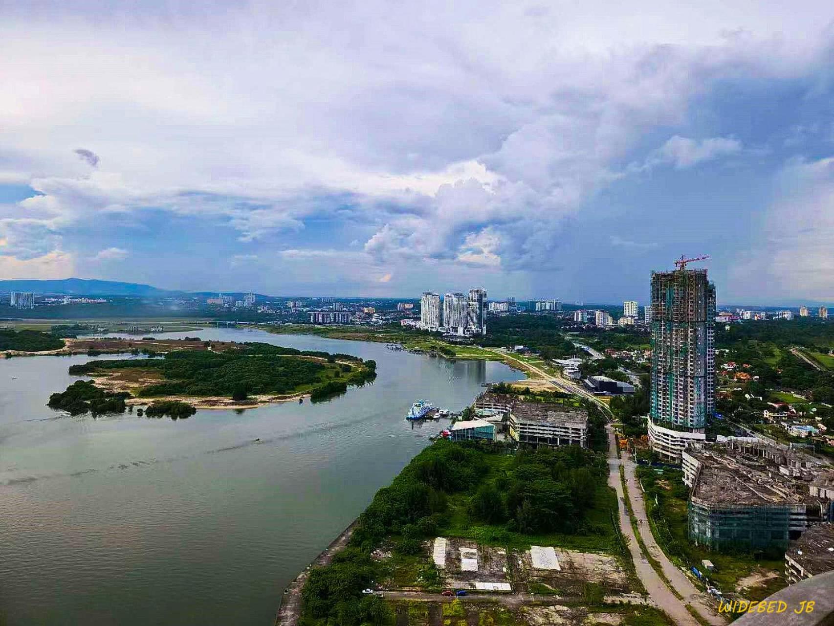 Country Garden Danga Bay By Widebed JB