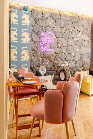 Dolce Lava - Luxury LavaStone Suite