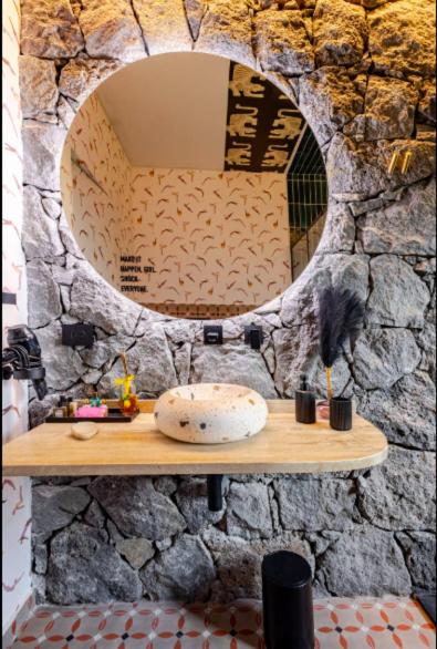 Dolce Lava - Luxury LavaStone Suite