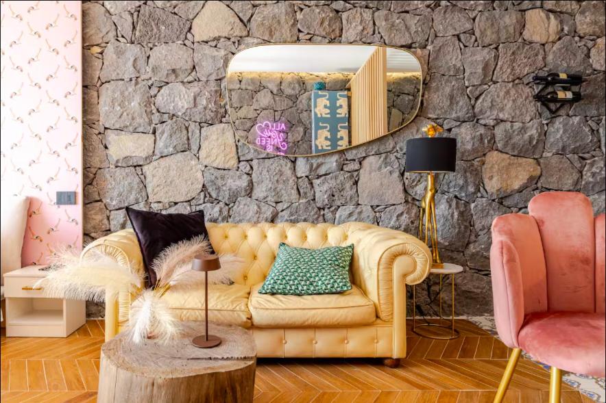 Dolce Lava - Luxury LavaStone Suite