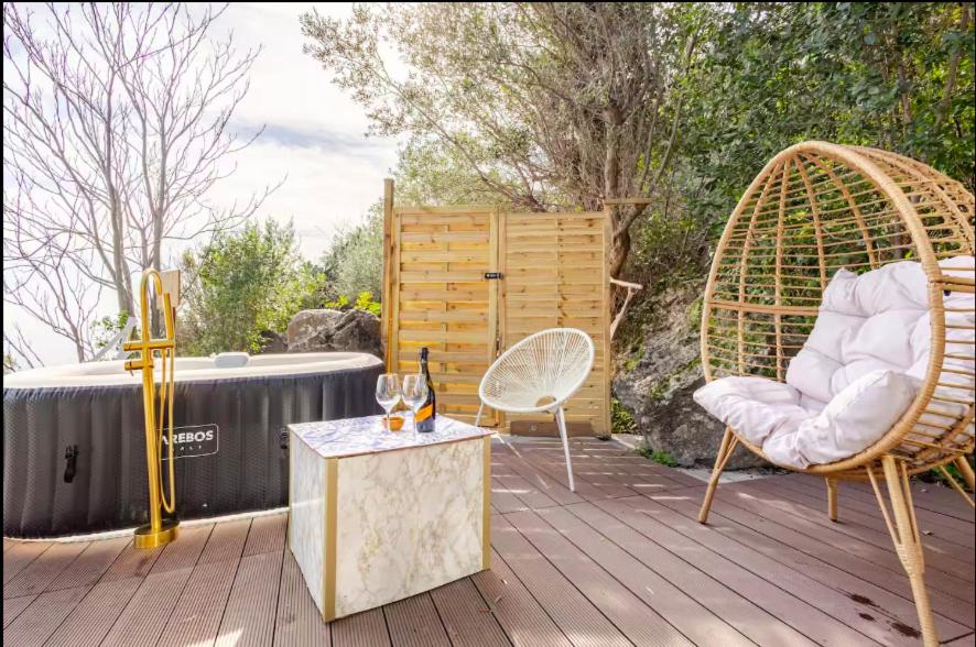 Dolce Lava - Luxury LavaStone Suite
