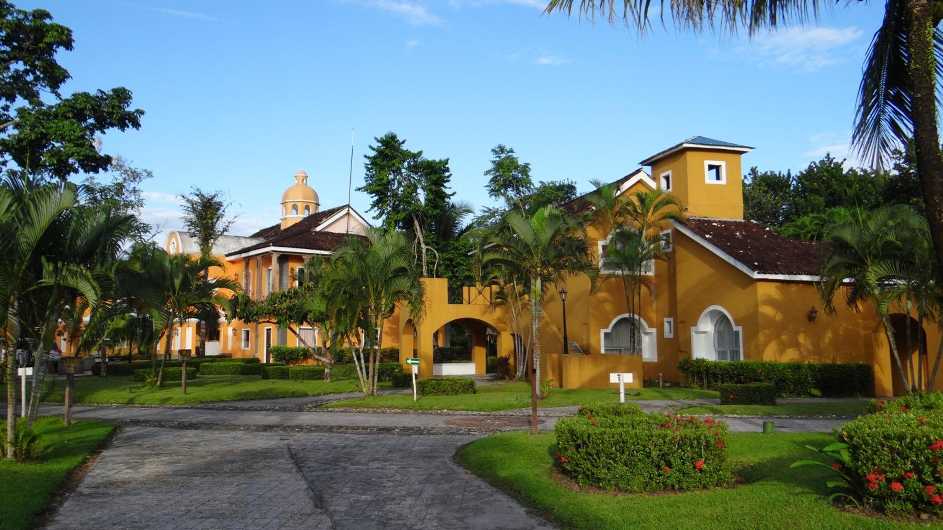 Amatique Bay Hotel